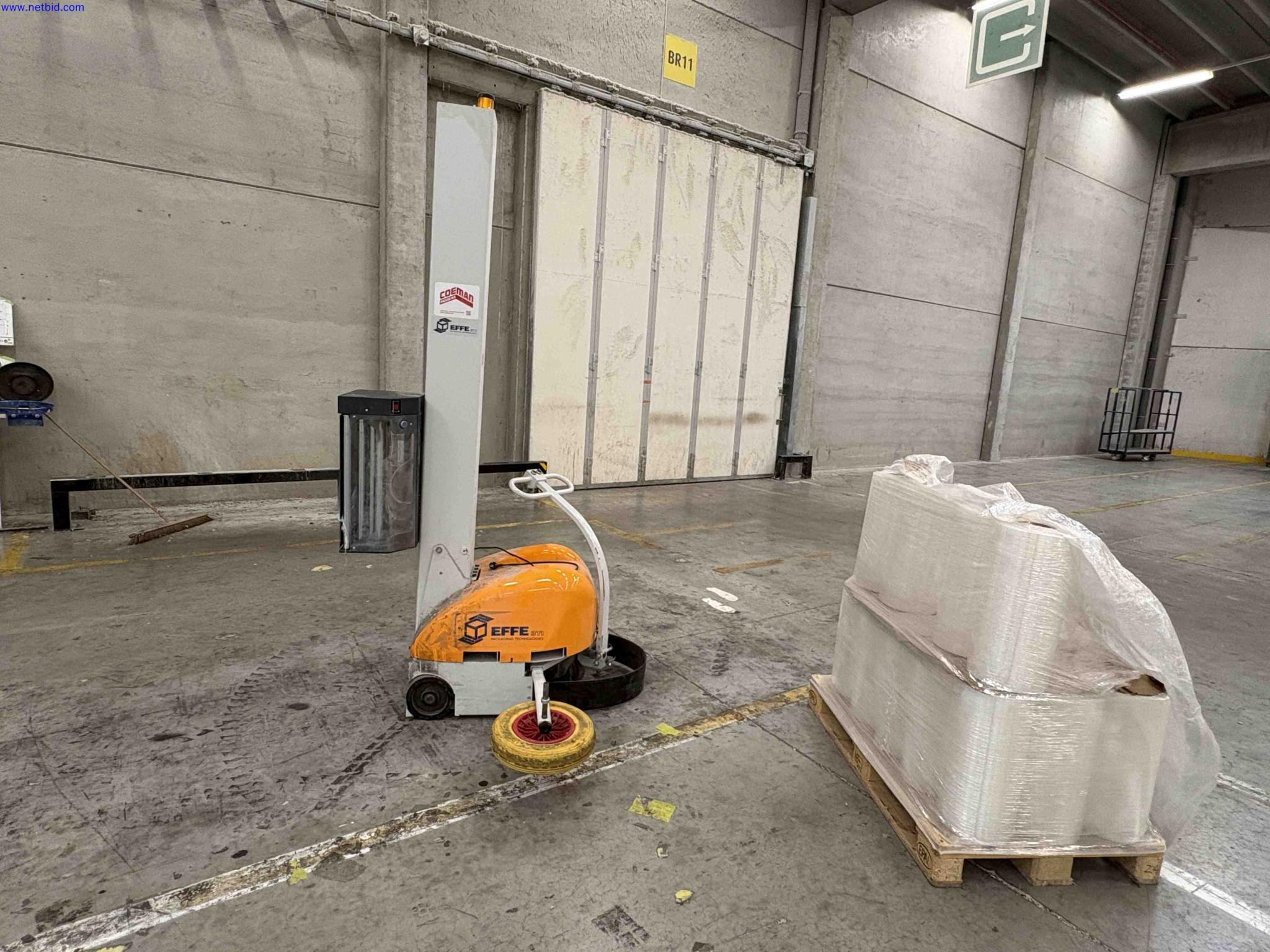 Self-propelled semi-automatic pallet stretch wrapping machine EFFE 3T Oscar V.5 – foto 5 – kavel bij NetBid, Roterijstraat 205-8793 Waregem