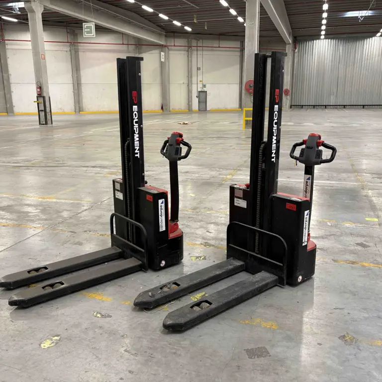2 Elektrické rucní paletové vysokozdvižné vozíky na baterie EP Equipment ES12-12MM
