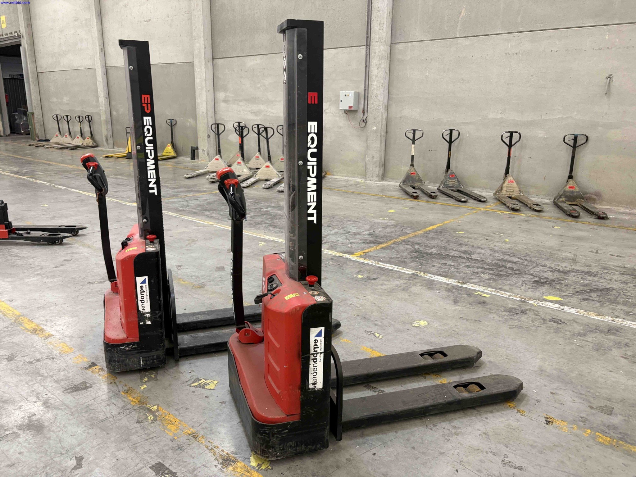 2 Battery electric pedestrian pallet stackers EP Equipment ES12-12MM – foto 6 – kavel bij NetBid, Roterijstraat 205-8793 Waregem