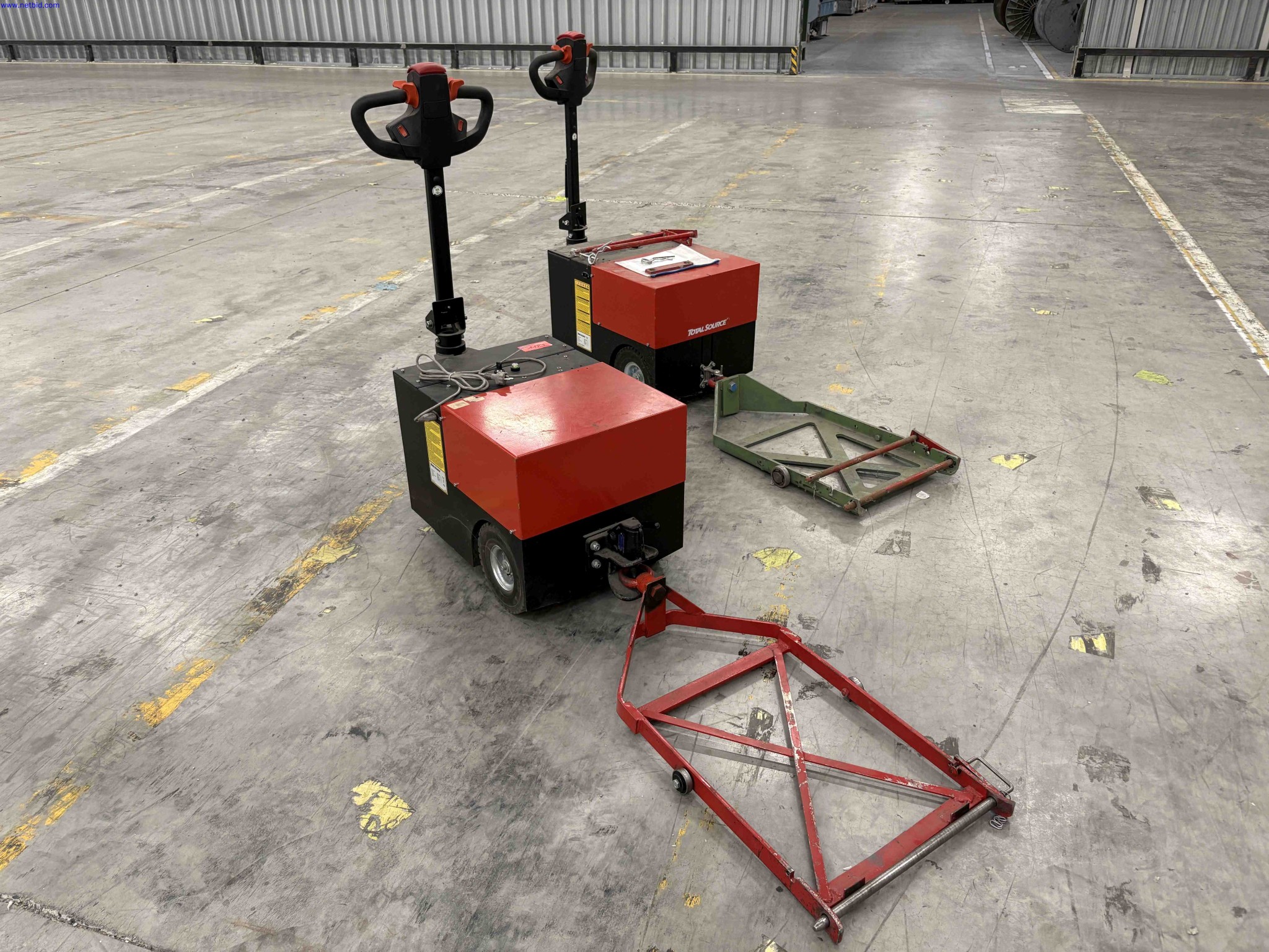 2 Battery electric pedestrian tow tugs Total Source C3500 Brake – foto 2 – kavel bij NetBid, Roterijstraat 205-8793 Waregem