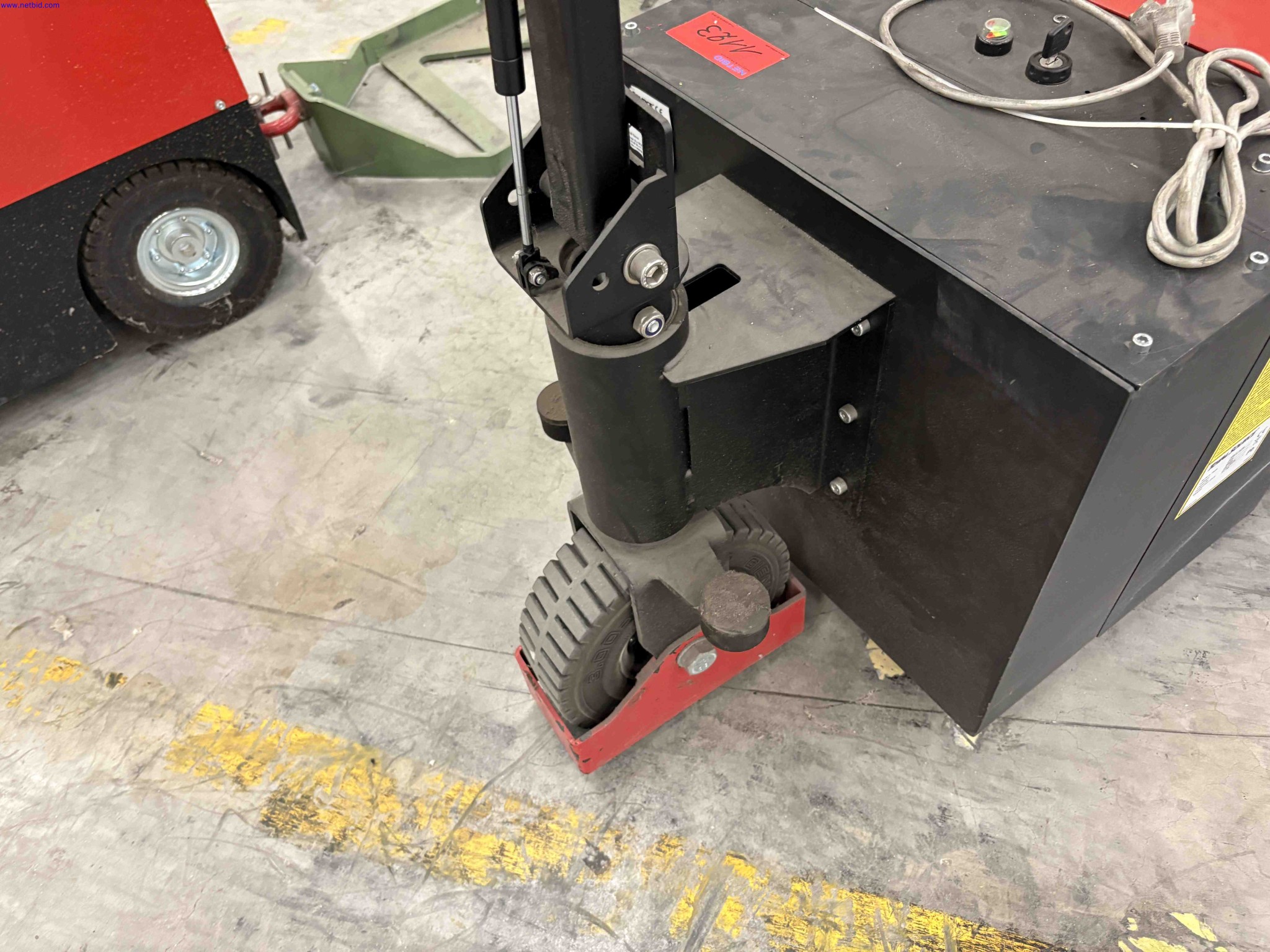 2 Battery electric pedestrian tow tugs Total Source C3500 Brake – foto 4 – kavel bij NetBid, Roterijstraat 205-8793 Waregem