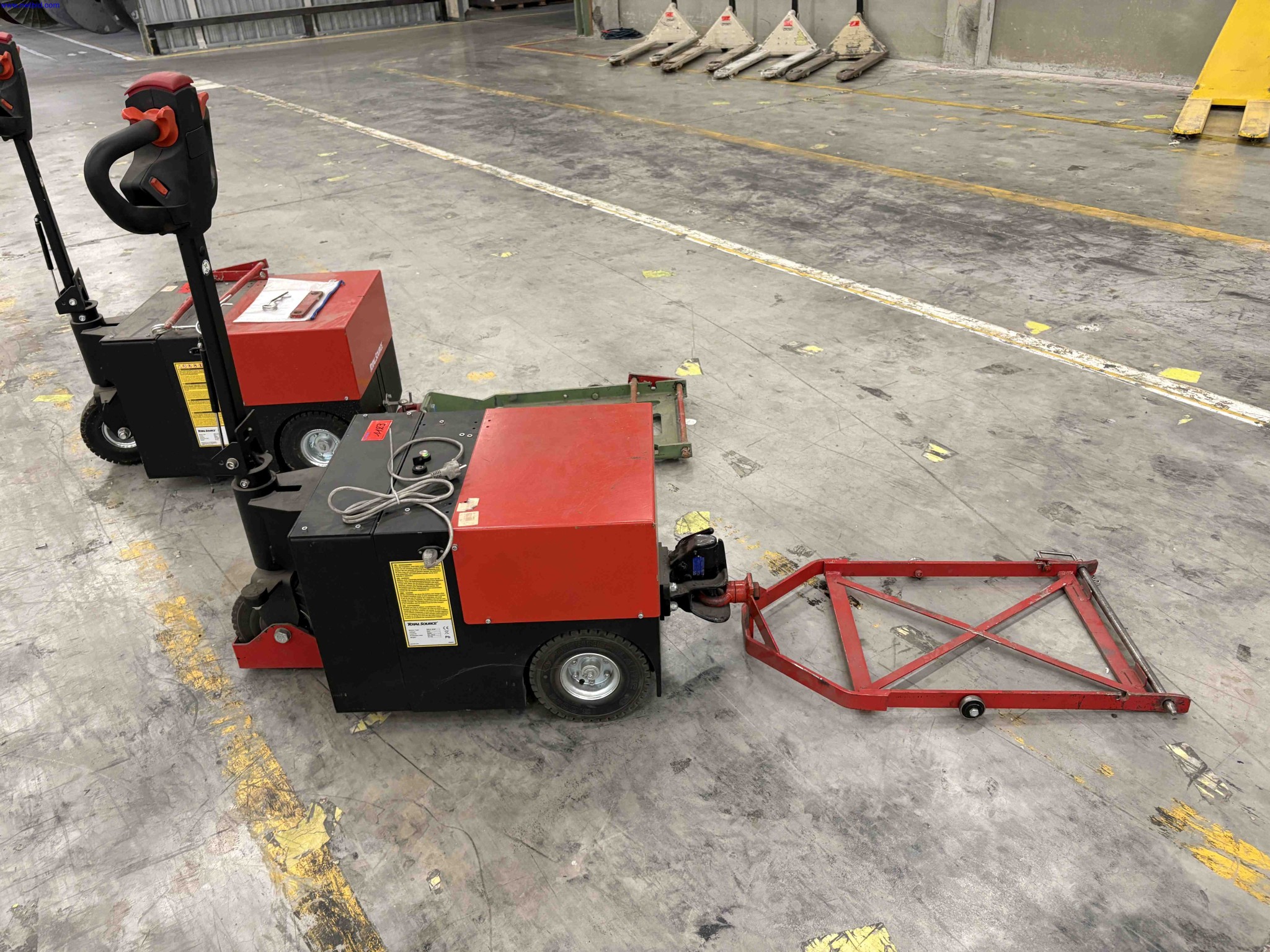 2 Battery electric pedestrian tow tugs Total Source C3500 Brake – foto 7 – kavel bij NetBid, Roterijstraat 205-8793 Waregem