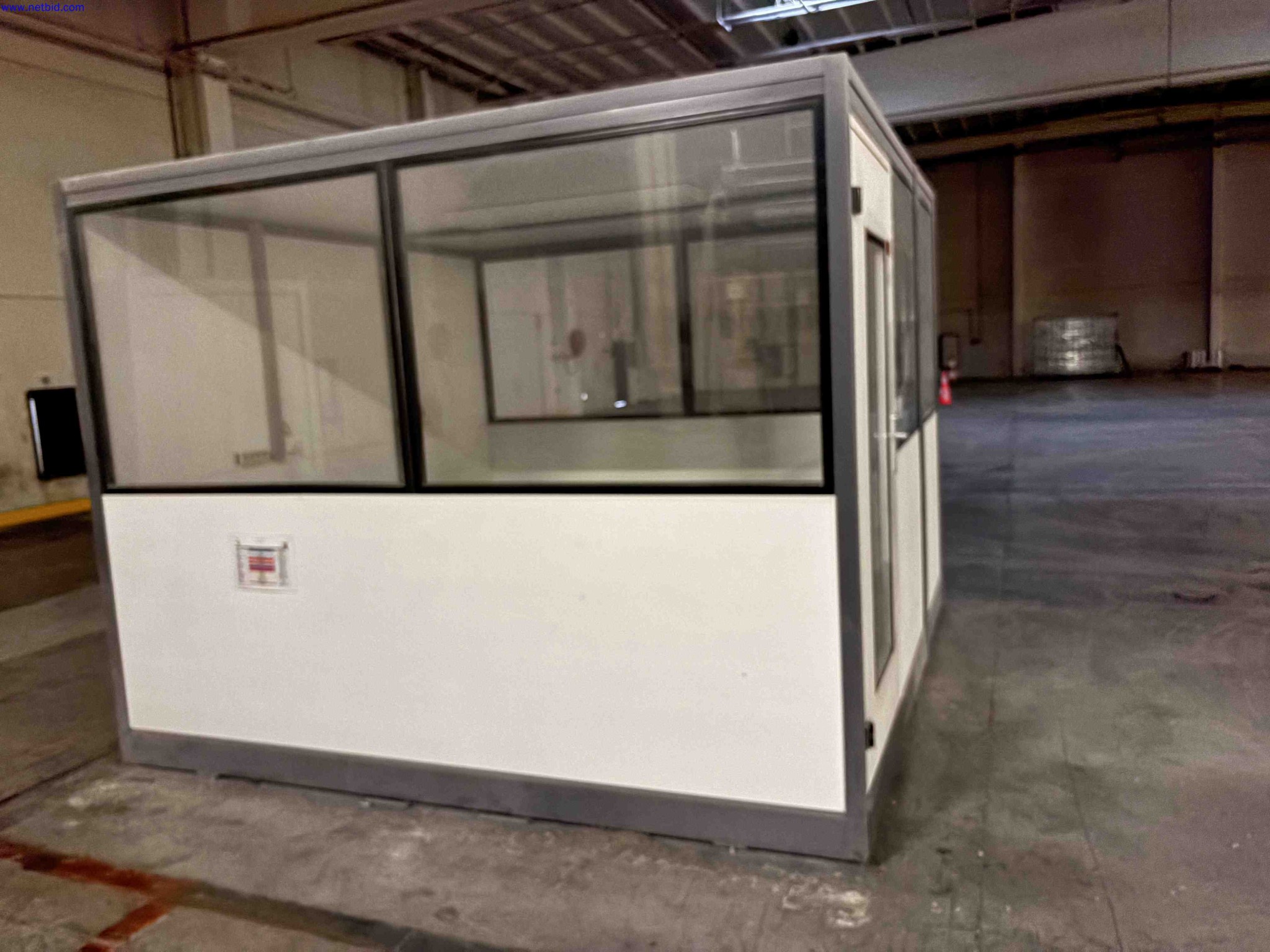 Free standing site office container unit – foto 2 – kavel bij NetBid, Roterijstraat 205-8793 Waregem