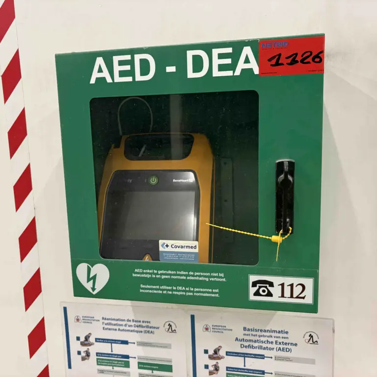 Defibrilátor v nástenné skrínce Mindray Beneheart D1