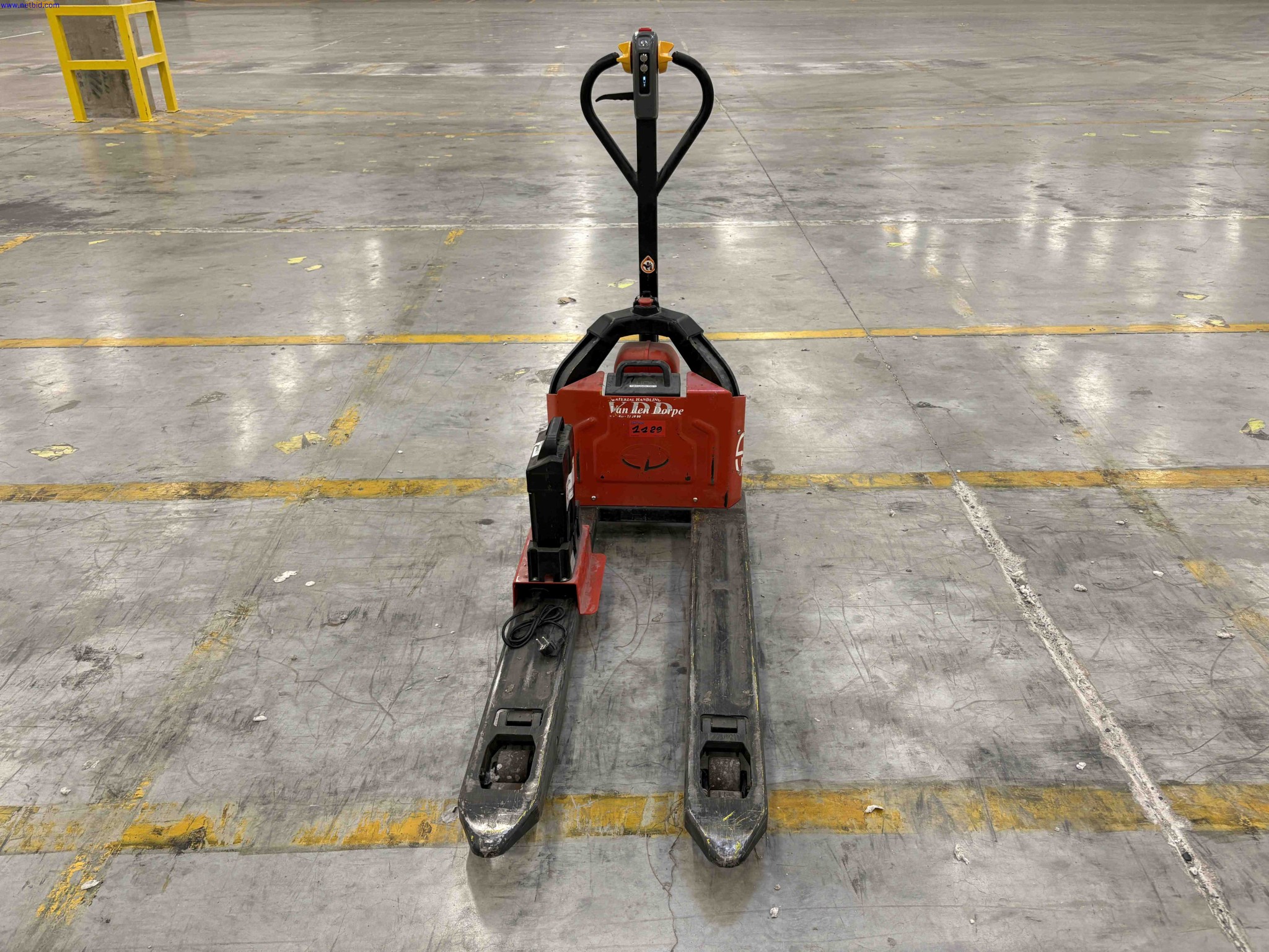 Battery electric pallet trucks EP Equipment EPT-12-EZ – foto 5 – kavel bij NetBid, Roterijstraat 205-8793 Waregem