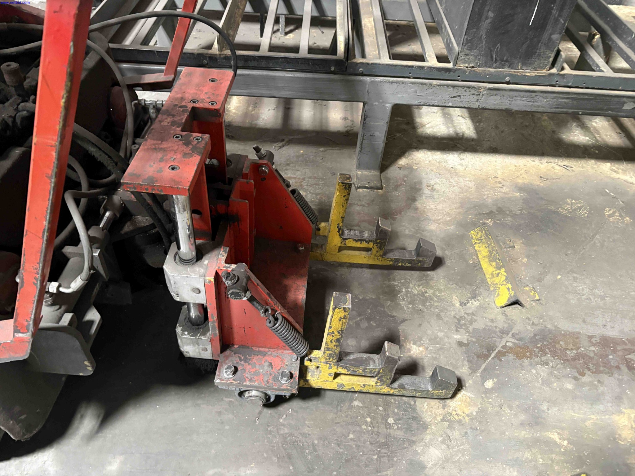 Ride-on battery electric tow tractor Linde Material Handling P60 – foto 10 – kavel bij NetBid, Roterijstraat 205-8793 Waregem