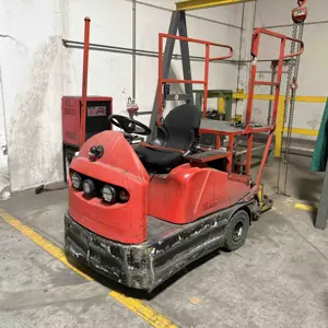 Elektrický tažný traktor na baterii s místem pro ridice Linde Material Handling P60