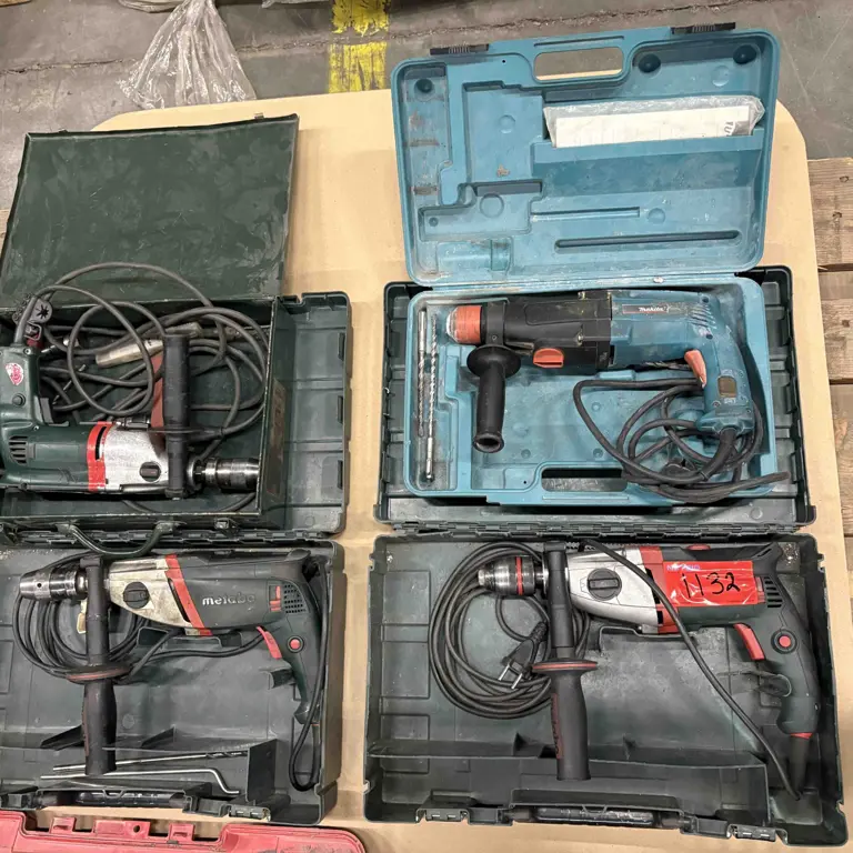 1 Set Elektrické vrtacky napájené ze síte Makita BEV 1300-2 / SBE 1100 Plus / HR2400