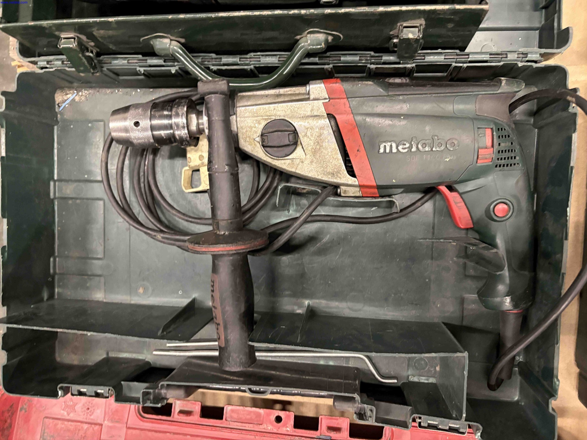 1 Set Mains electric drills Makita BEV 1300-2 / SBE 1100 Plus / HR2400 – foto 4 – kavel bij NetBid, Roterijstraat 205-8793 Waregem
