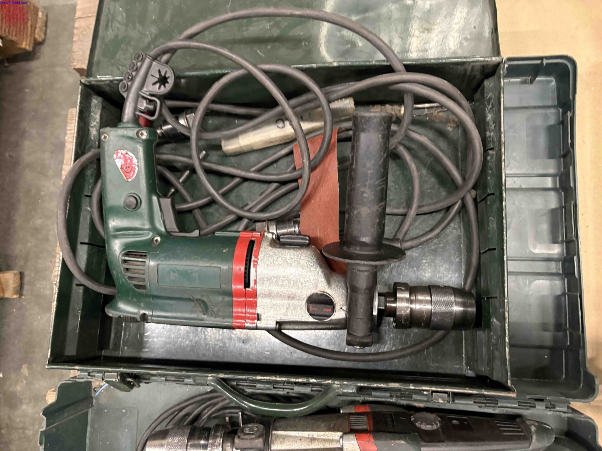 1 Set Mains electric drills Makita BEV 1300-2 / SBE 1100 Plus / HR2400 – foto 5 – kavel bij NetBid, Roterijstraat 205-8793 Waregem