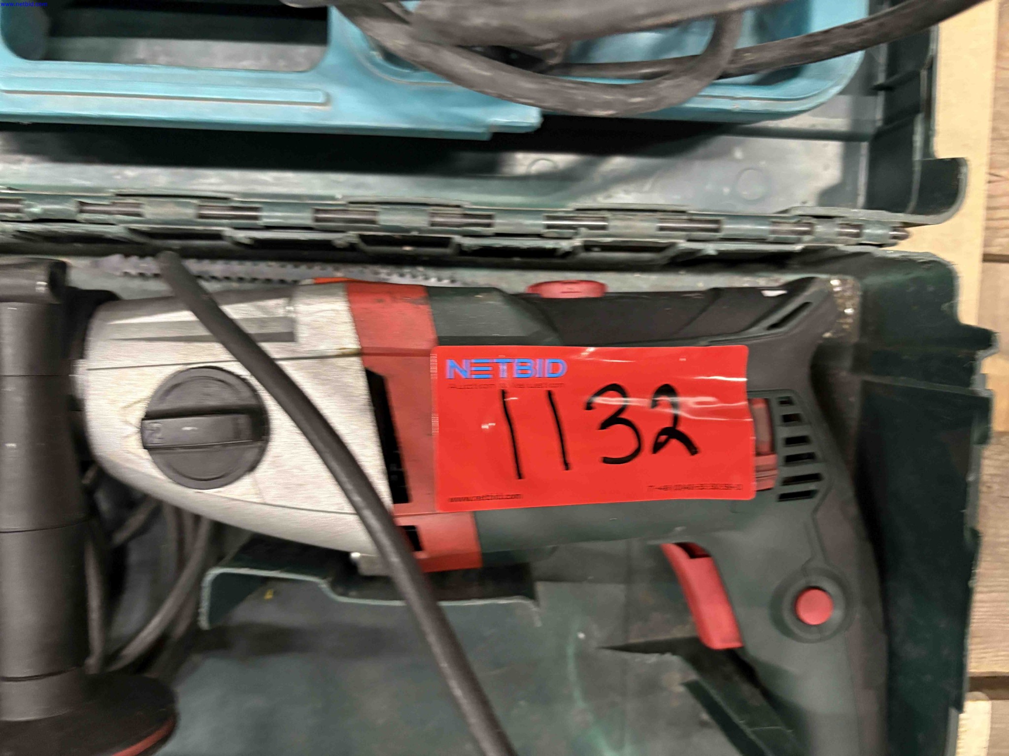 1 Set Mains electric drills Makita BEV 1300-2 / SBE 1100 Plus / HR2400 – foto 6 – kavel bij NetBid, Roterijstraat 205-8793 Waregem
