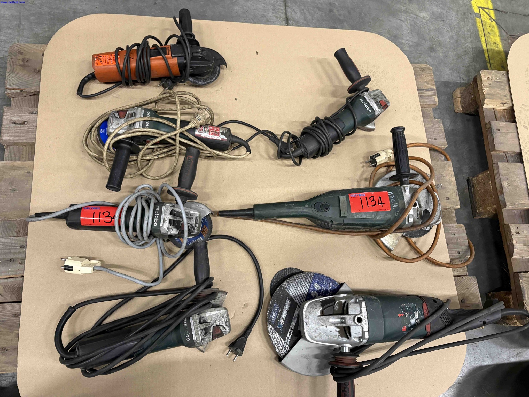 Mains electric angle grinders Metabo W22-230 MVT / WSS 12-125 – foto 13 – kavel bij NetBid, Roterijstraat 205-8793 Waregem