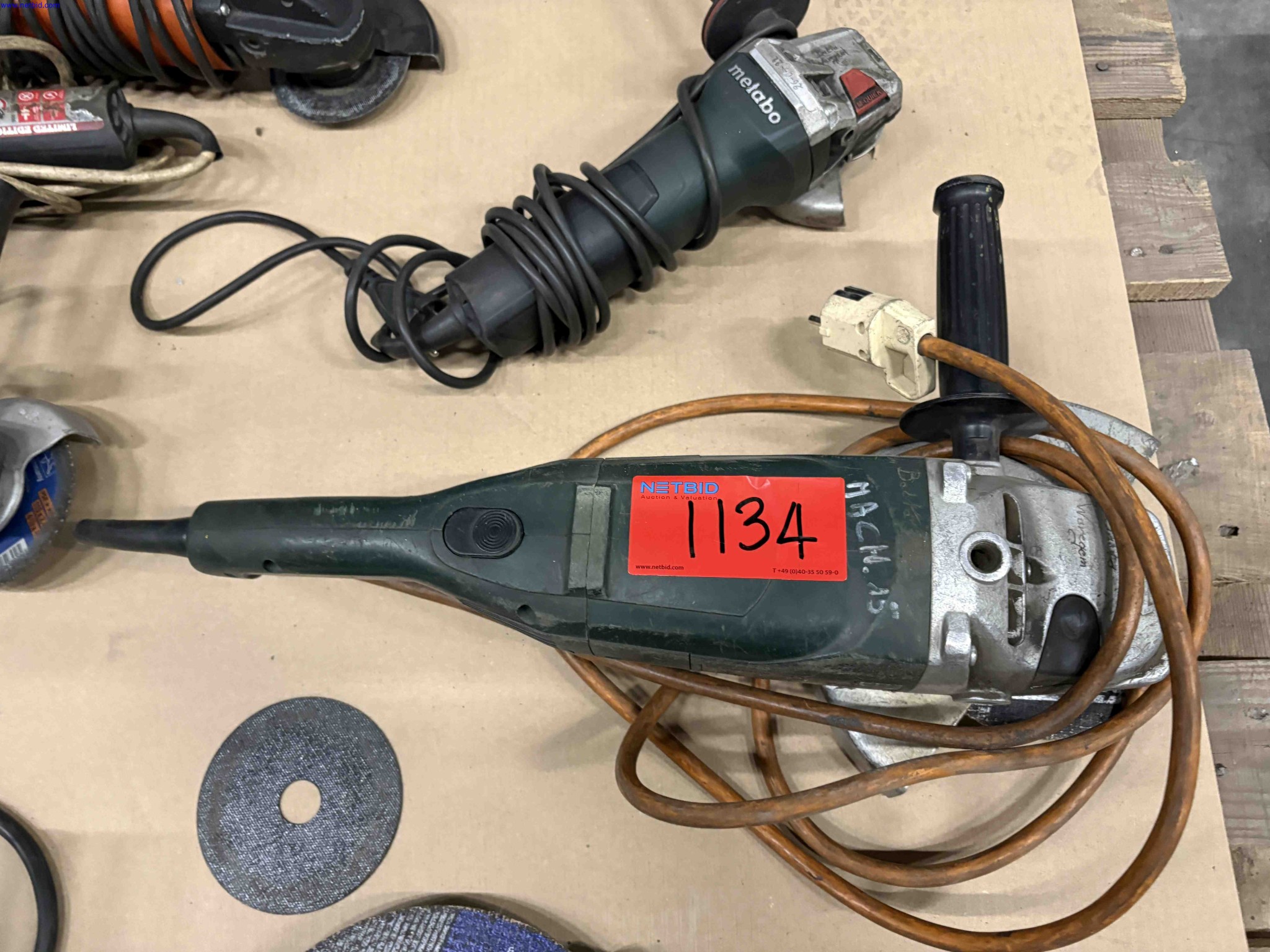 Mains electric angle grinders Metabo W22-230 MVT / WSS 12-125 – foto 4 – kavel bij NetBid, Roterijstraat 205-8793 Waregem