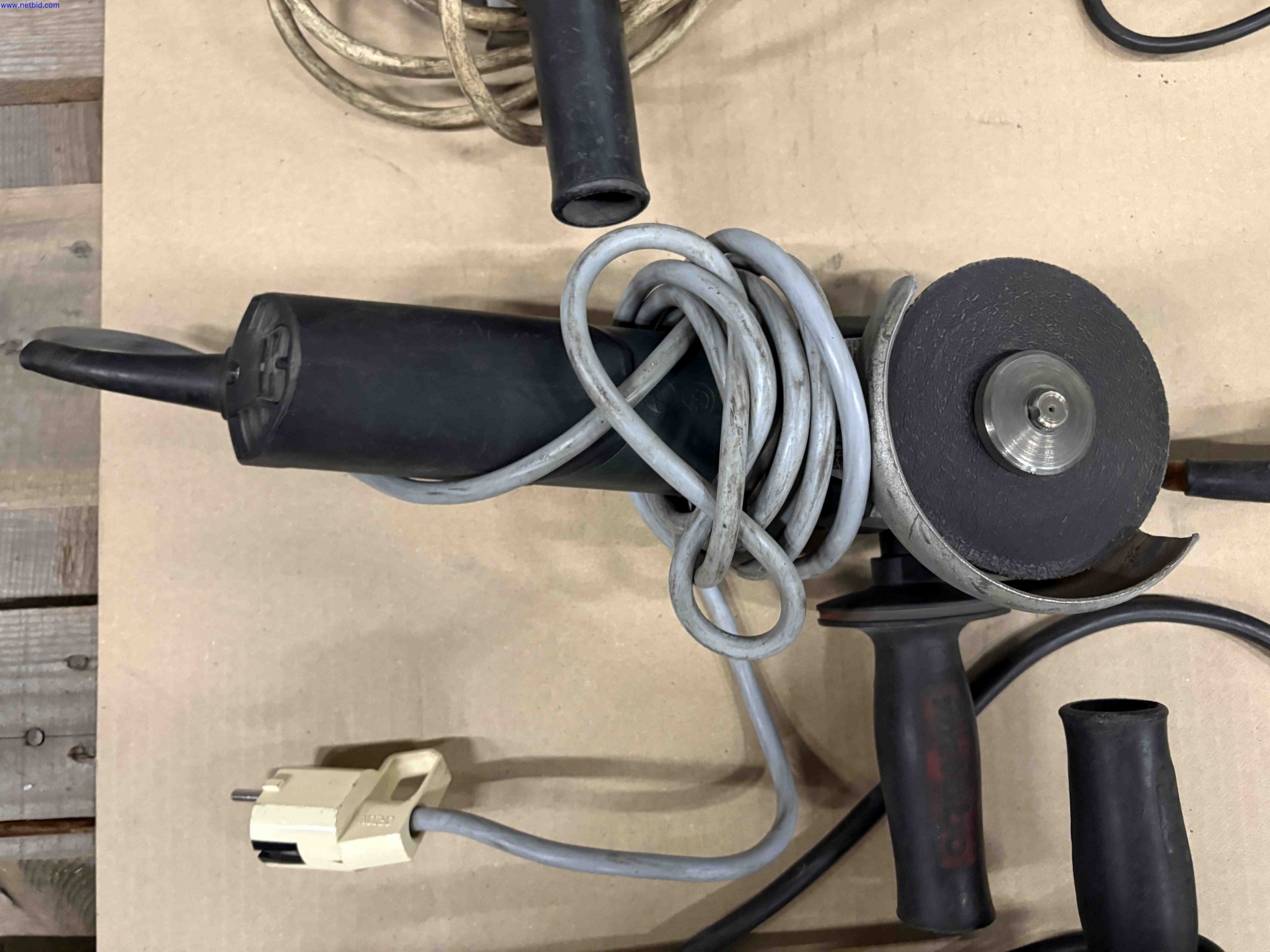 Mains electric angle grinders Metabo W22-230 MVT / WSS 12-125 – foto 9 – kavel bij NetBid, Roterijstraat 205-8793 Waregem