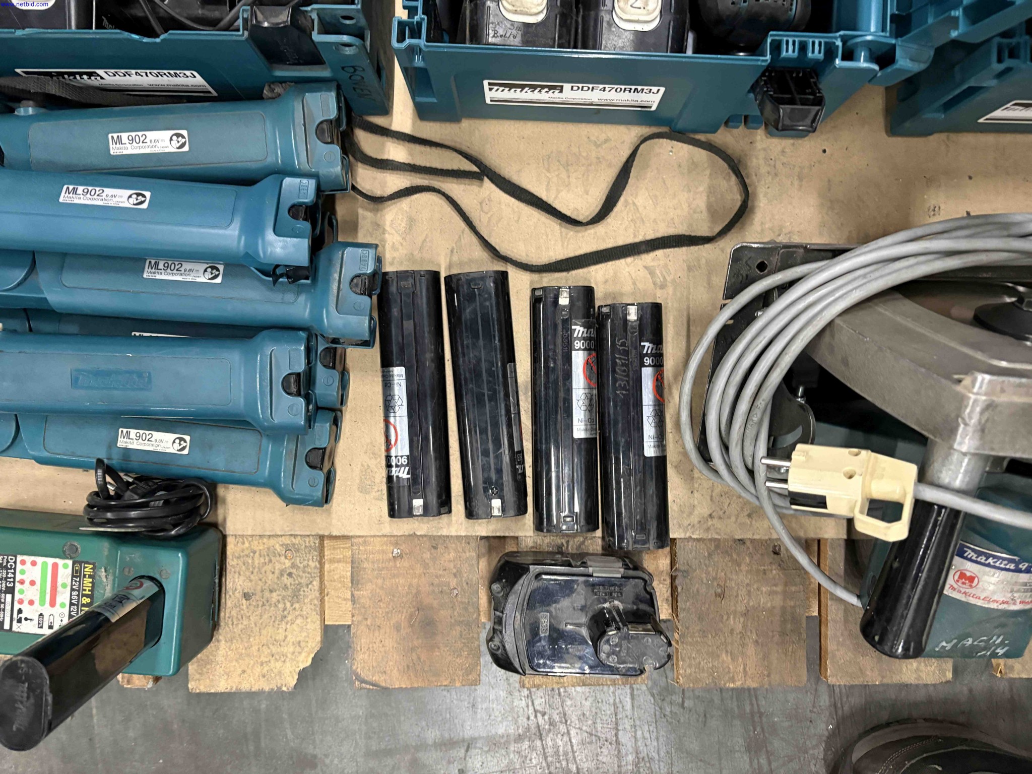 1 Set Power hand tools and drill bits Makita – foto 10 – kavel bij NetBid, Roterijstraat 205-8793 Waregem