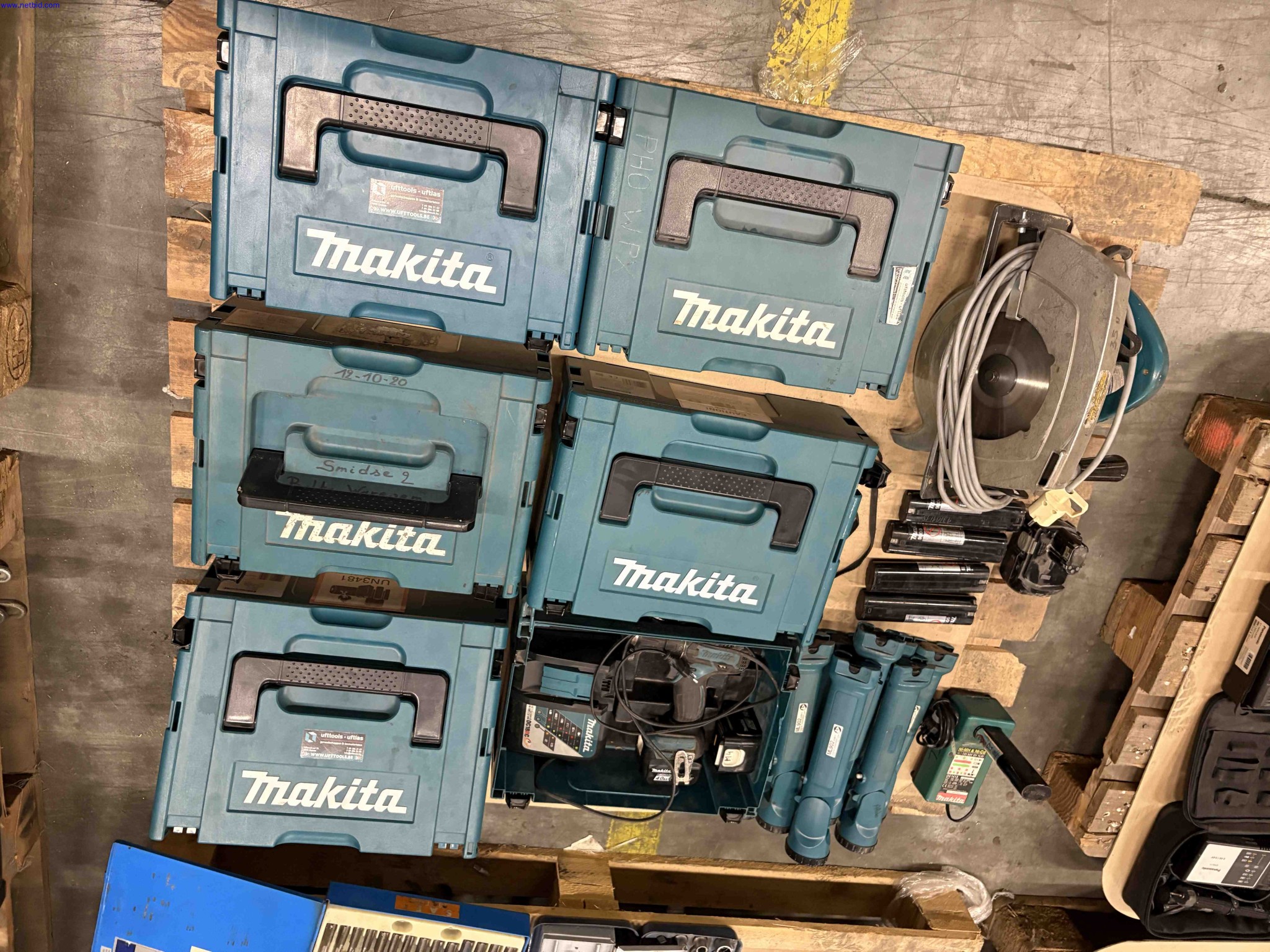 1 Set Power hand tools and drill bits Makita – foto 11 – kavel bij NetBid, Roterijstraat 205-8793 Waregem