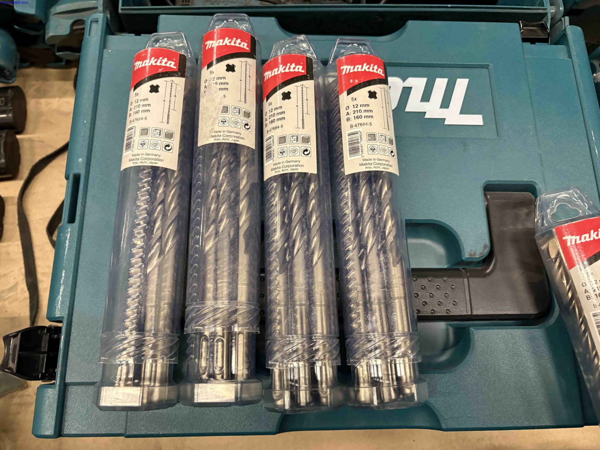 1 Set Power hand tools and drill bits Makita – foto 12 – kavel bij NetBid, Roterijstraat 205-8793 Waregem