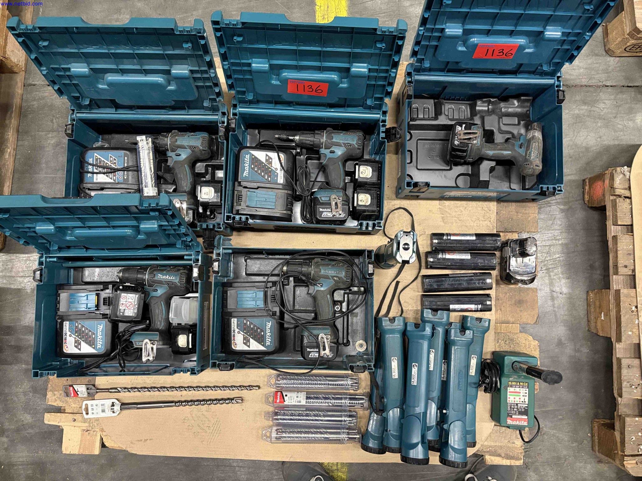 1 Set Power hand tools and drill bits Makita – foto 14 – kavel bij NetBid, Roterijstraat 205-8793 Waregem
