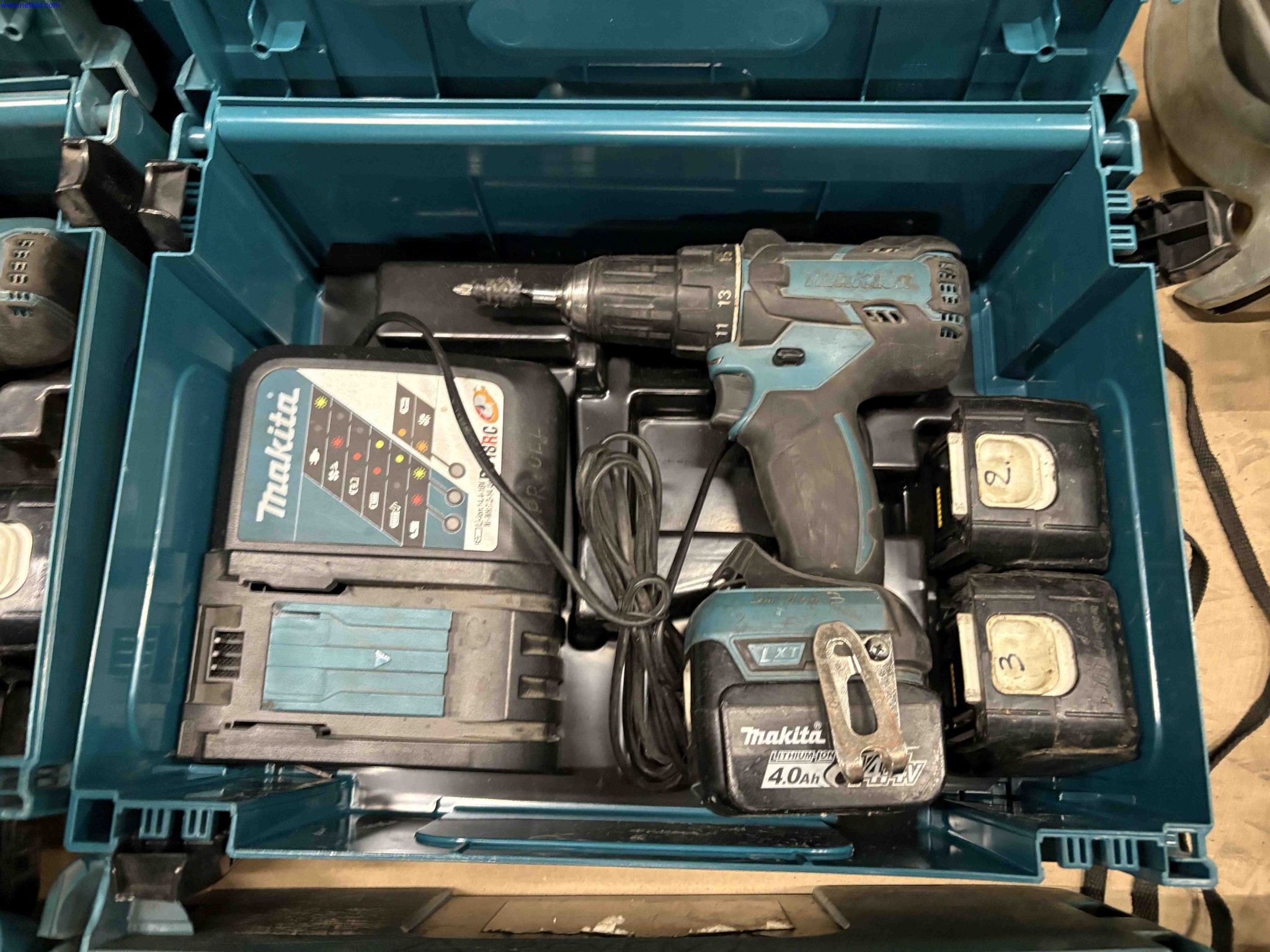 1 Set Power hand tools and drill bits Makita – foto 3 – kavel bij NetBid, Roterijstraat 205-8793 Waregem