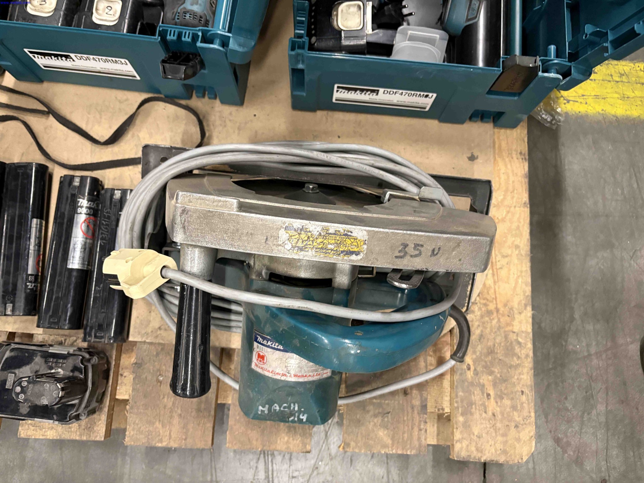 1 Set Power hand tools and drill bits Makita – foto 8 – kavel bij NetBid, Roterijstraat 205-8793 Waregem