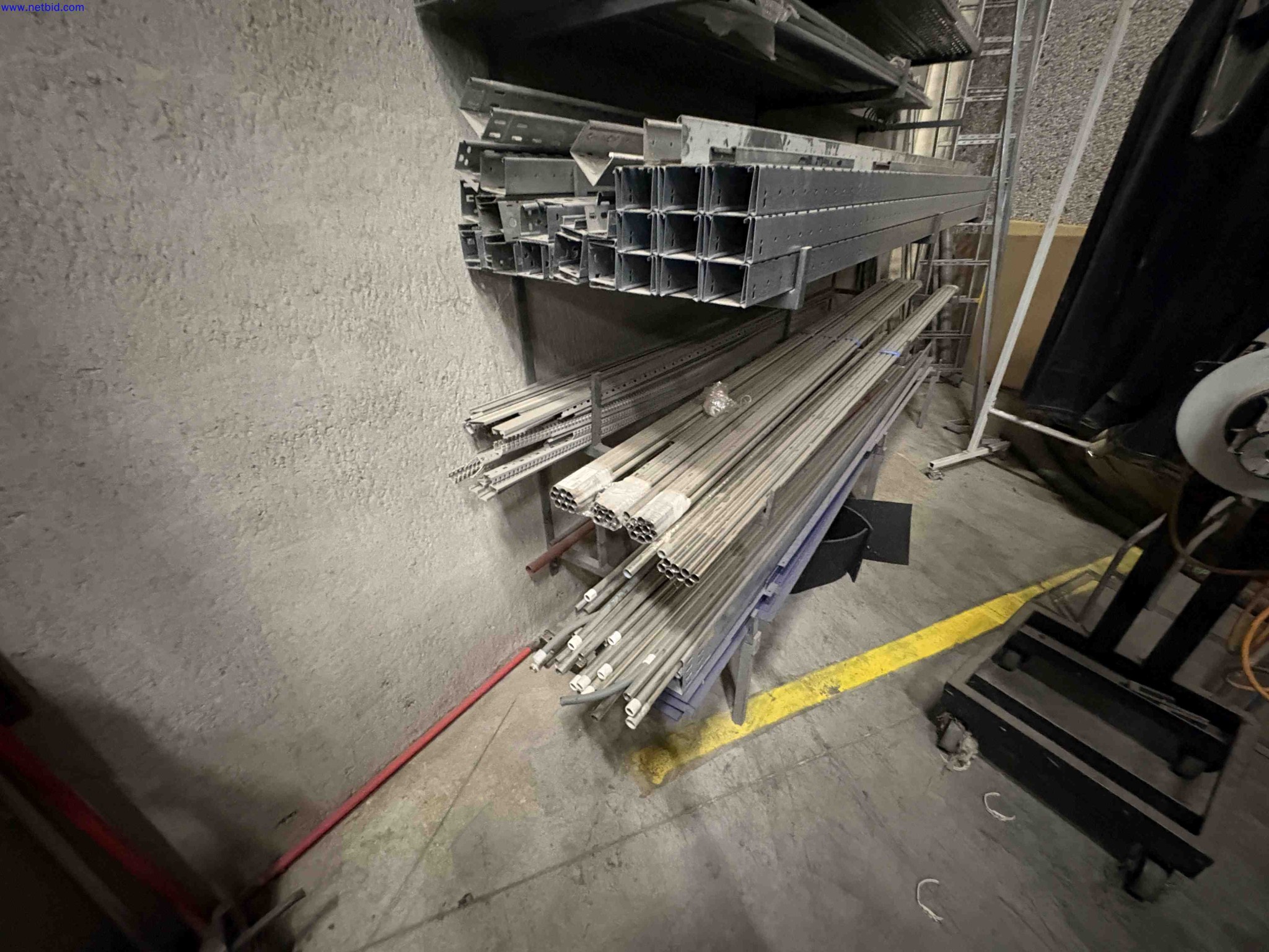 Uzavření závodu společnosti Balta Industries (Belgie) – výrobní závody výrobce koberců-73