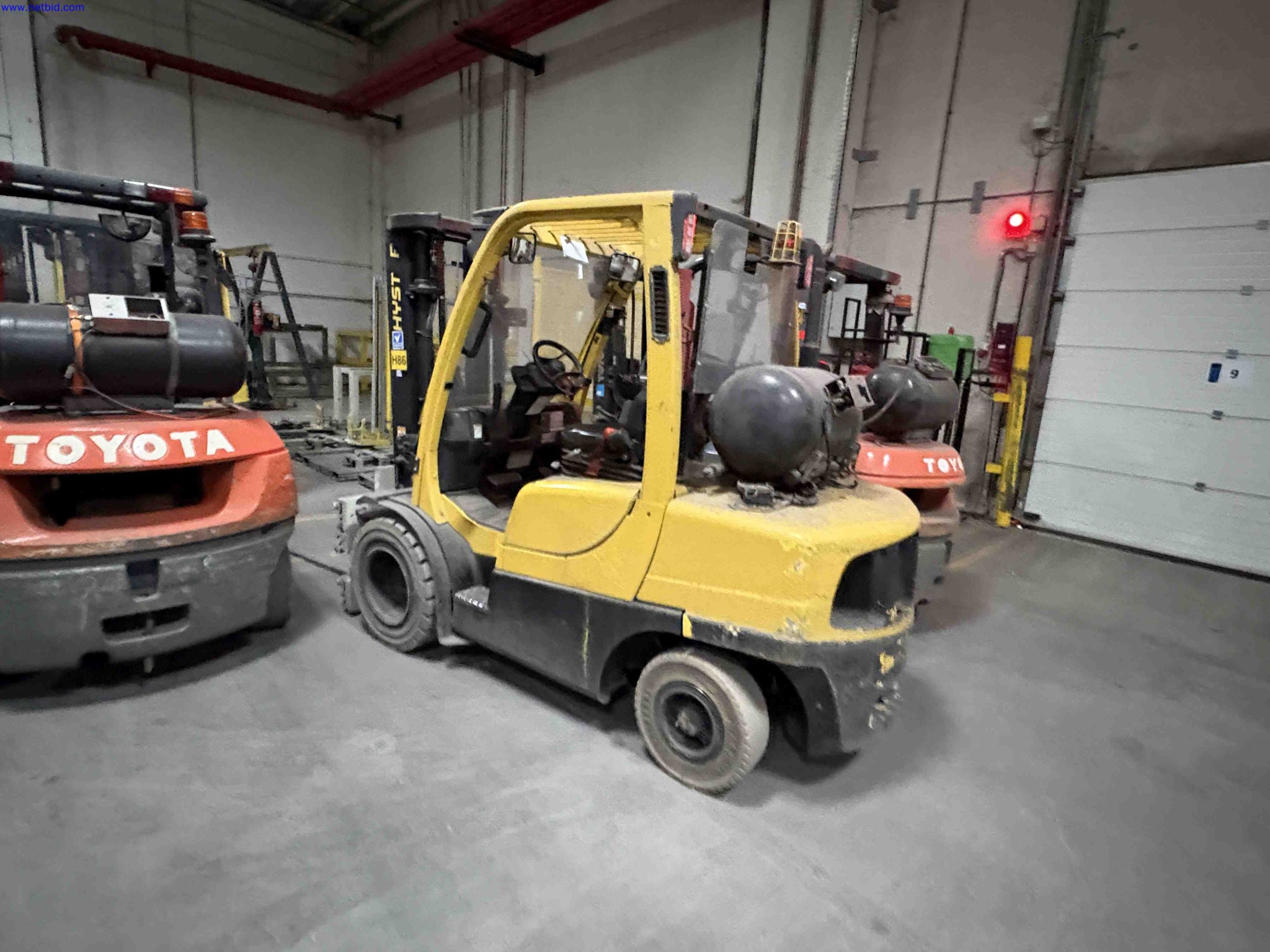 1 Set Faulty non starting forklift trucks – foto 2 – kavel bij NetBid, Roterijstraat 205-8793 Waregem