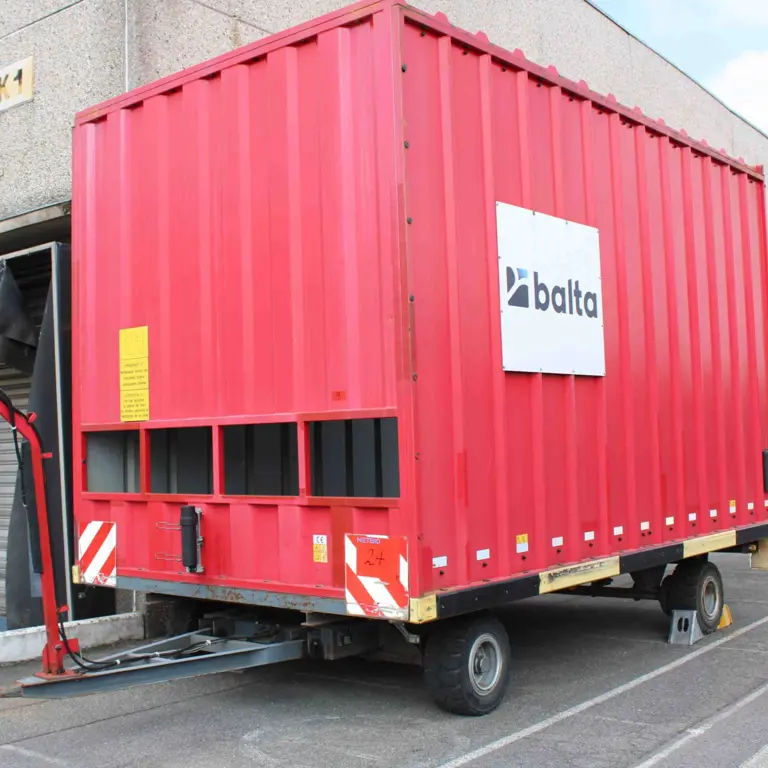 Mobile cargo container