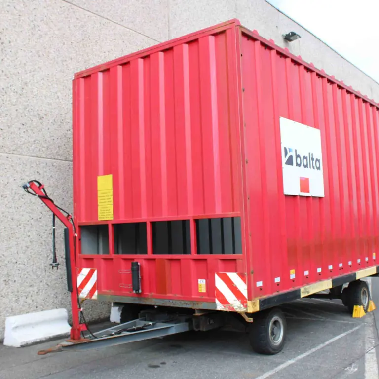 Mobile cargo container