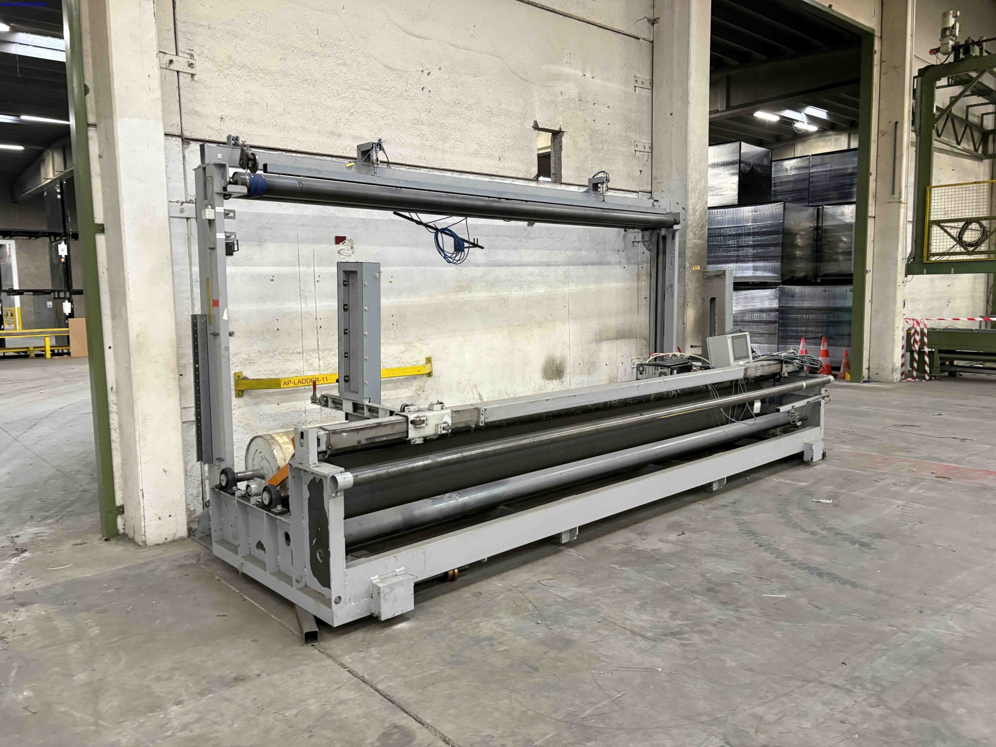 Wall-to-Wall Carpet Roll-Up / Winding Machine Handsaeme Machinery Wall-to-Wall Oproller – foto 3 – kavel bij NetBid, Sint Baafs Vijve