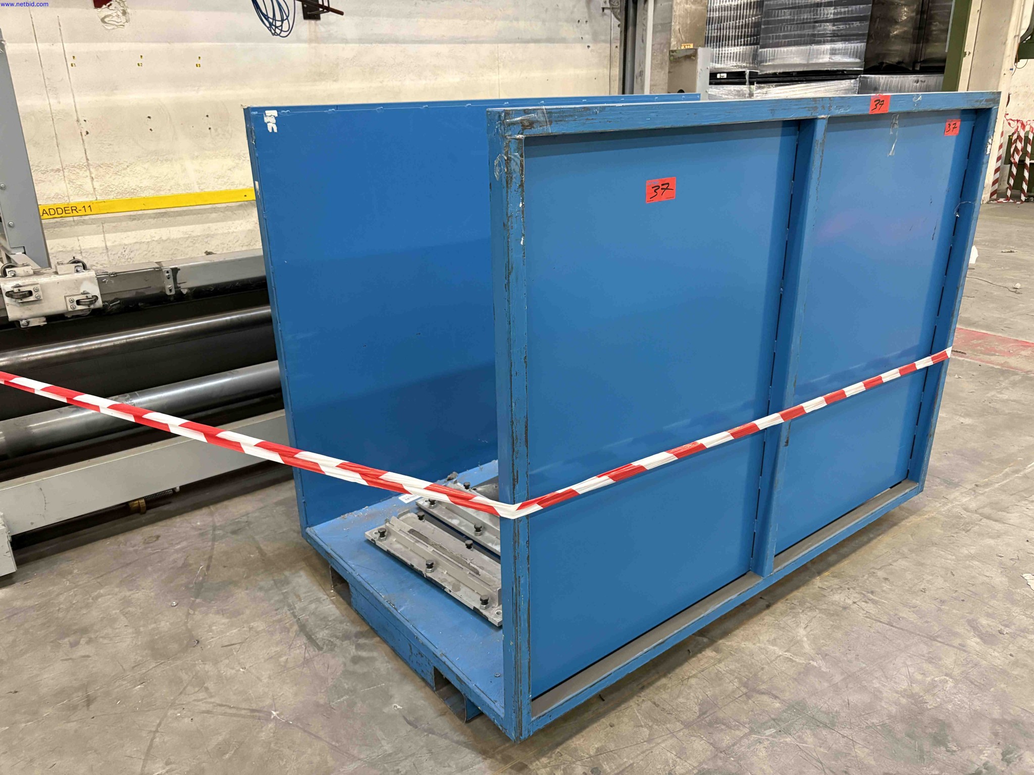 Wall-to-Wall Carpet Roll-Up / Winding Machine Handsaeme Machinery Wall-to-Wall Oproller – foto 8 – kavel bij NetBid, Sint Baafs Vijve