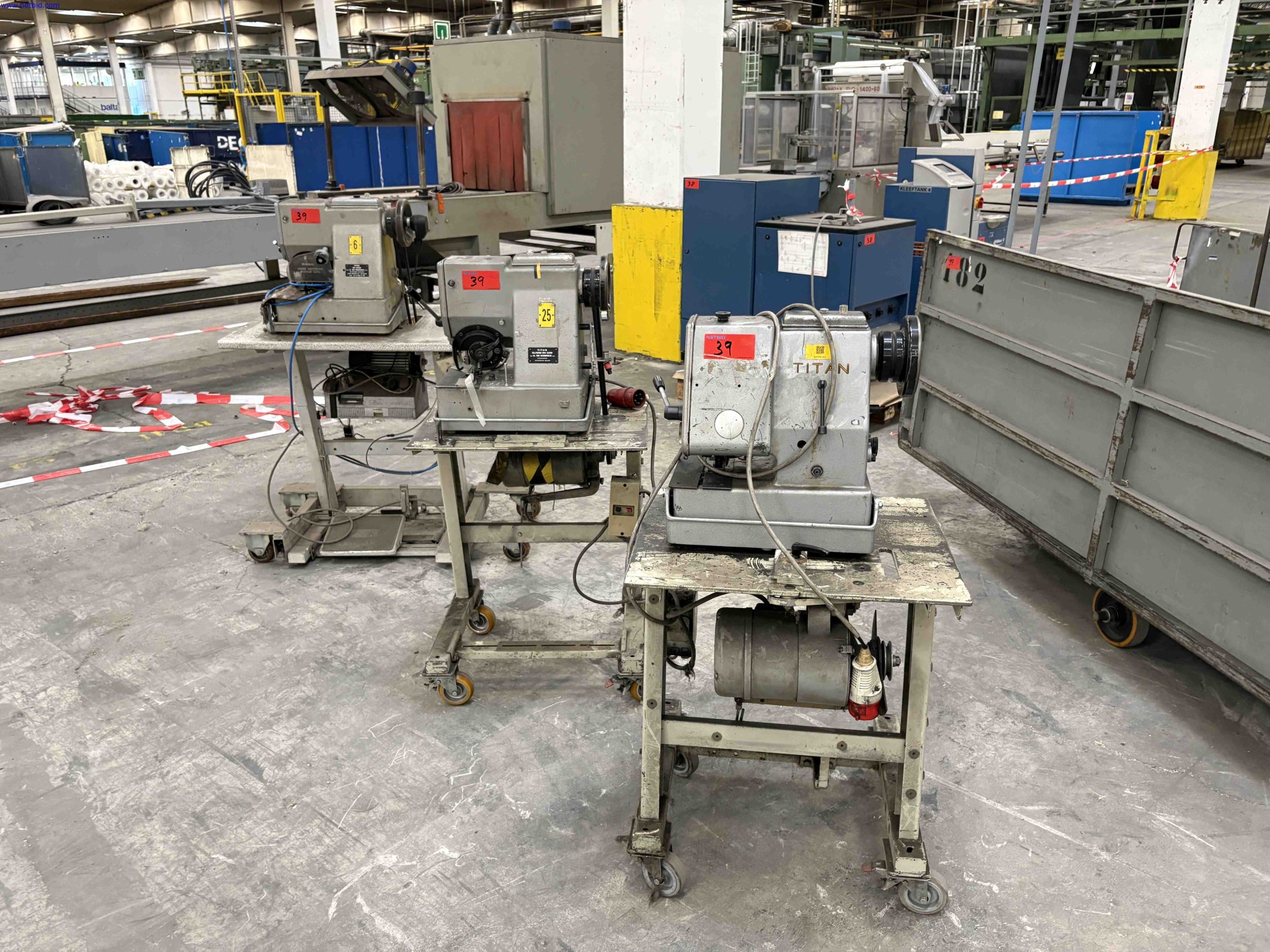 14 Sewing Machines N.V.A. De Koninck S.A. Titan DK2200L – foto 2 – kavel bij NetBid, Sint Baafs Vijve