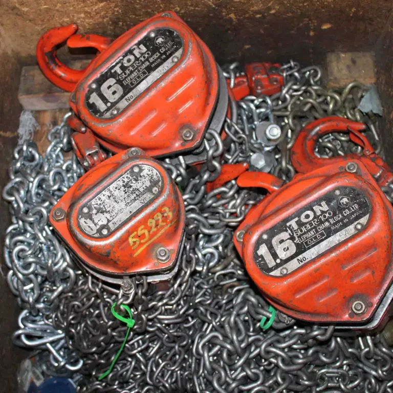 Manual chain hoists
