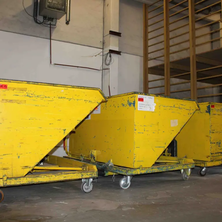 3 Mobile forklift tipping skip