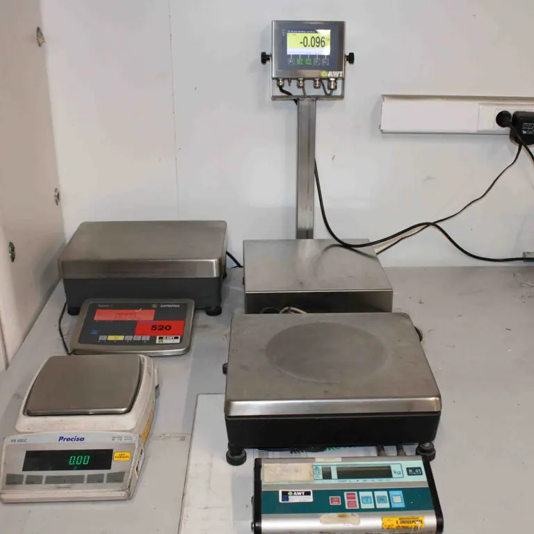 4 Electronic weighing scales