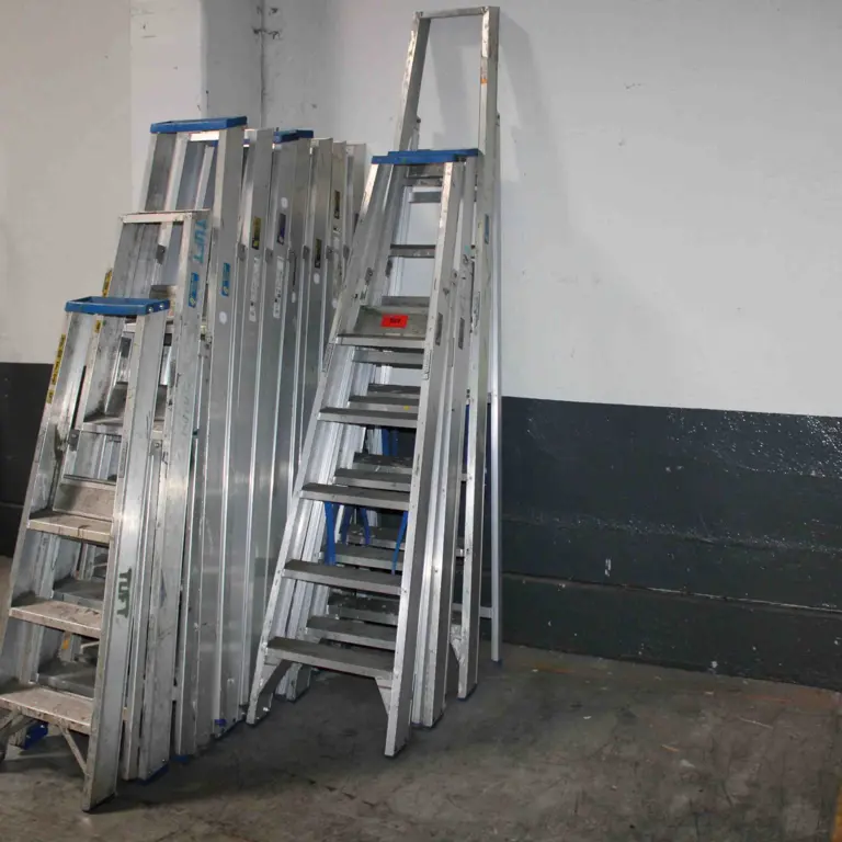 11 Aluminium step ladders