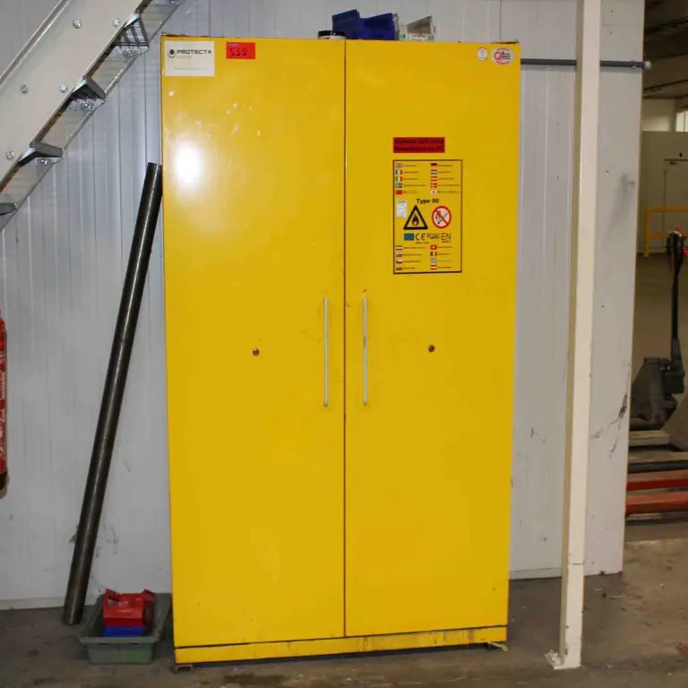 Flammable storage cabinet