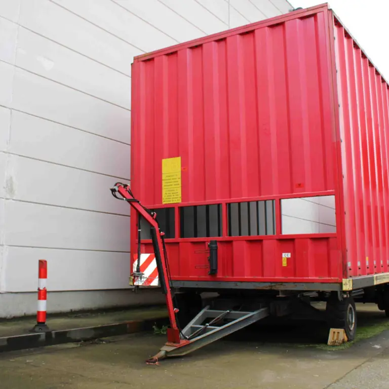 Mobile cargo container