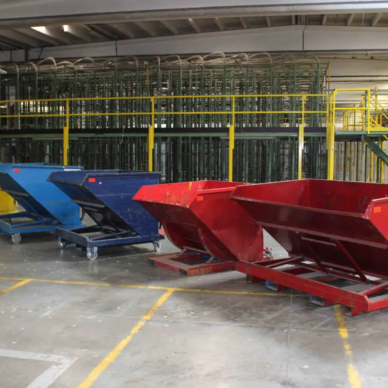 5 Self-dumping hopper