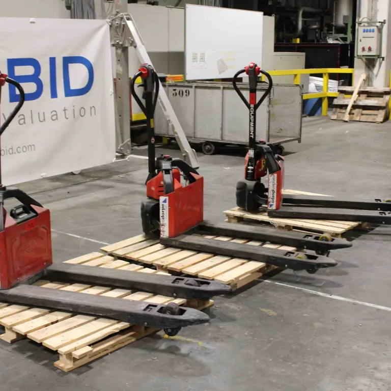 3 Electric pallet trucks EP Equipment EPT12-EZX