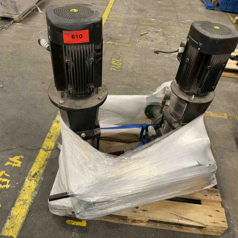 Vertical, multistage, centrifugal in-line pumps Grundfos CR32-3
