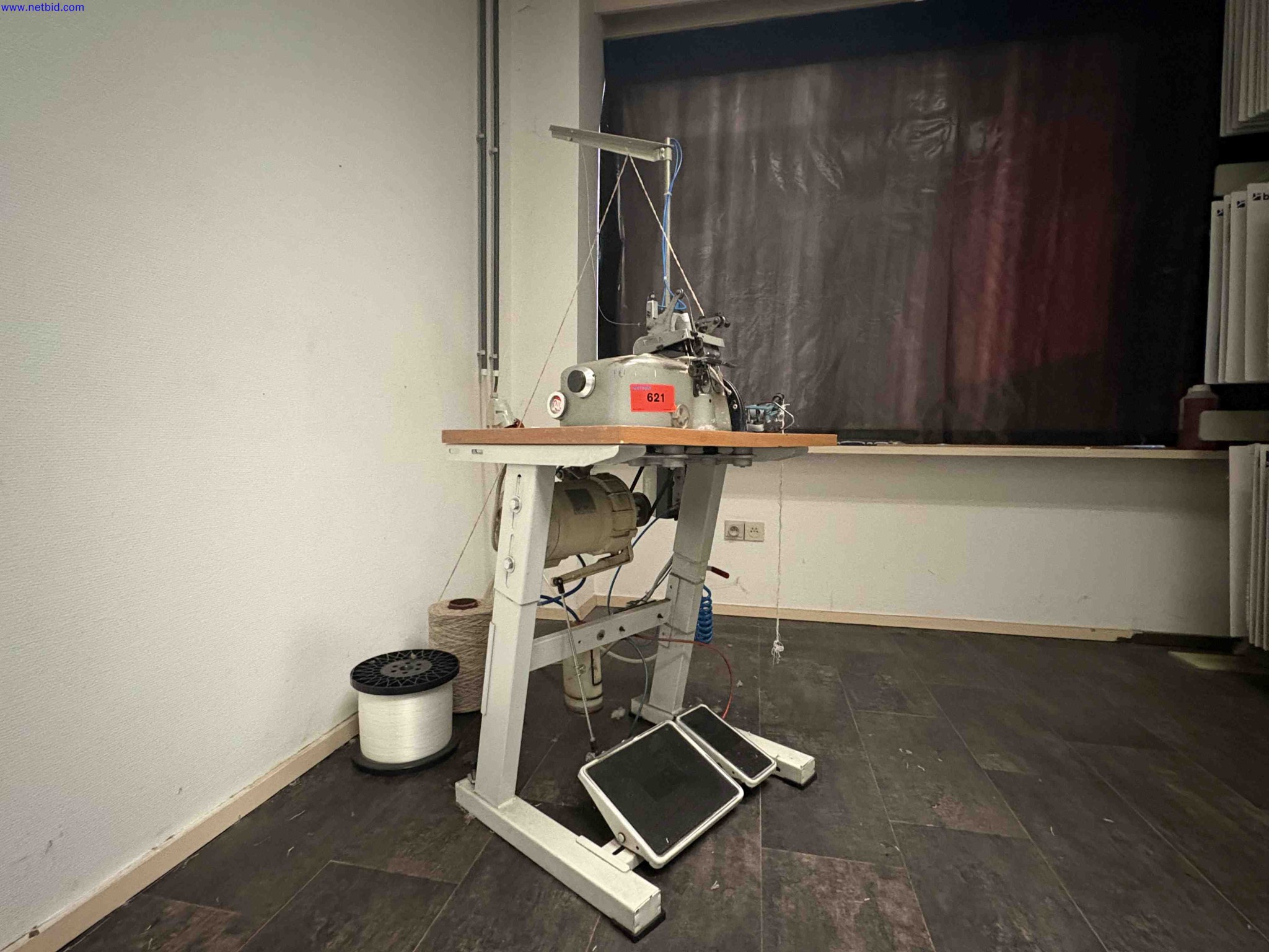 Sewing machine TITAN DK 2500 – foto 2 – kavel bij NetBid, Sint Baafs Vijve