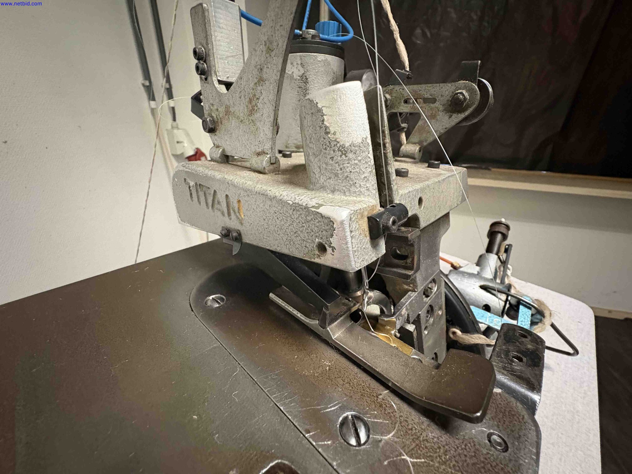Sewing machine TITAN DK 2500 – foto 6 – kavel bij NetBid, Sint Baafs Vijve