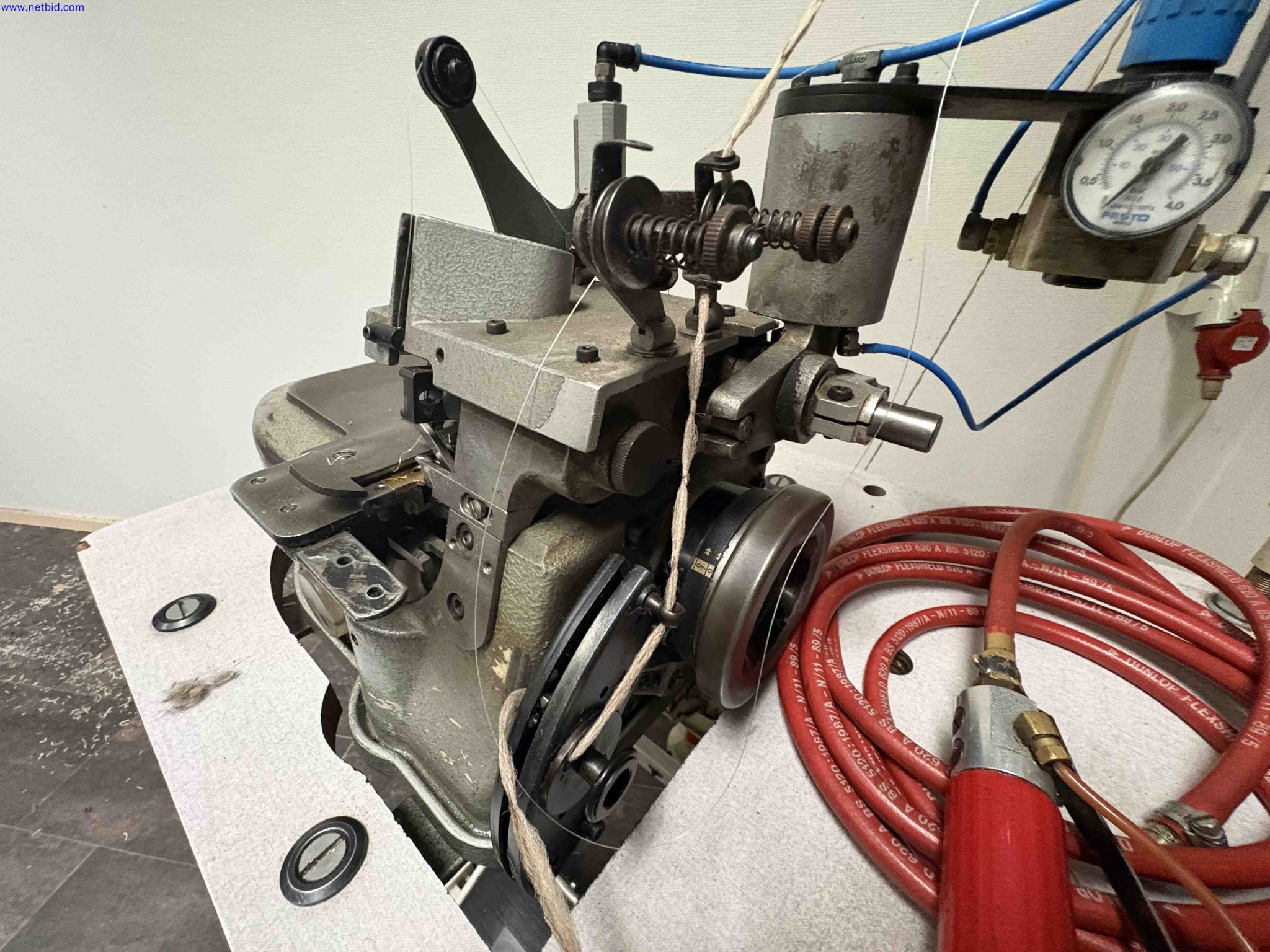 Sewing machine TITAN DK 2500 – foto 7 – kavel bij NetBid, Sint Baafs Vijve