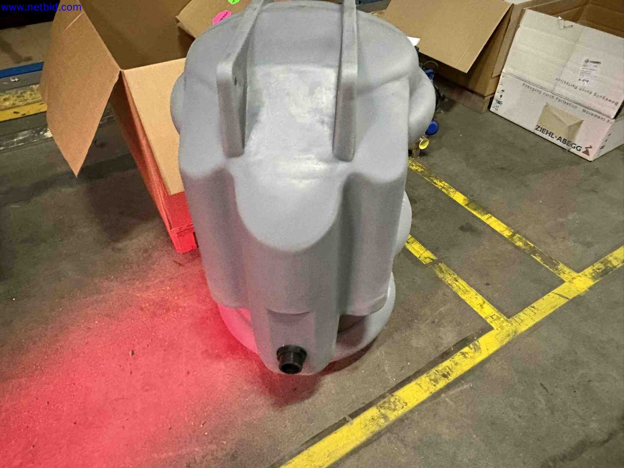Vertical Polyethylene Chemical Storage Tank – foto 3 – kavel bij NetBid, Sint Baafs Vijve