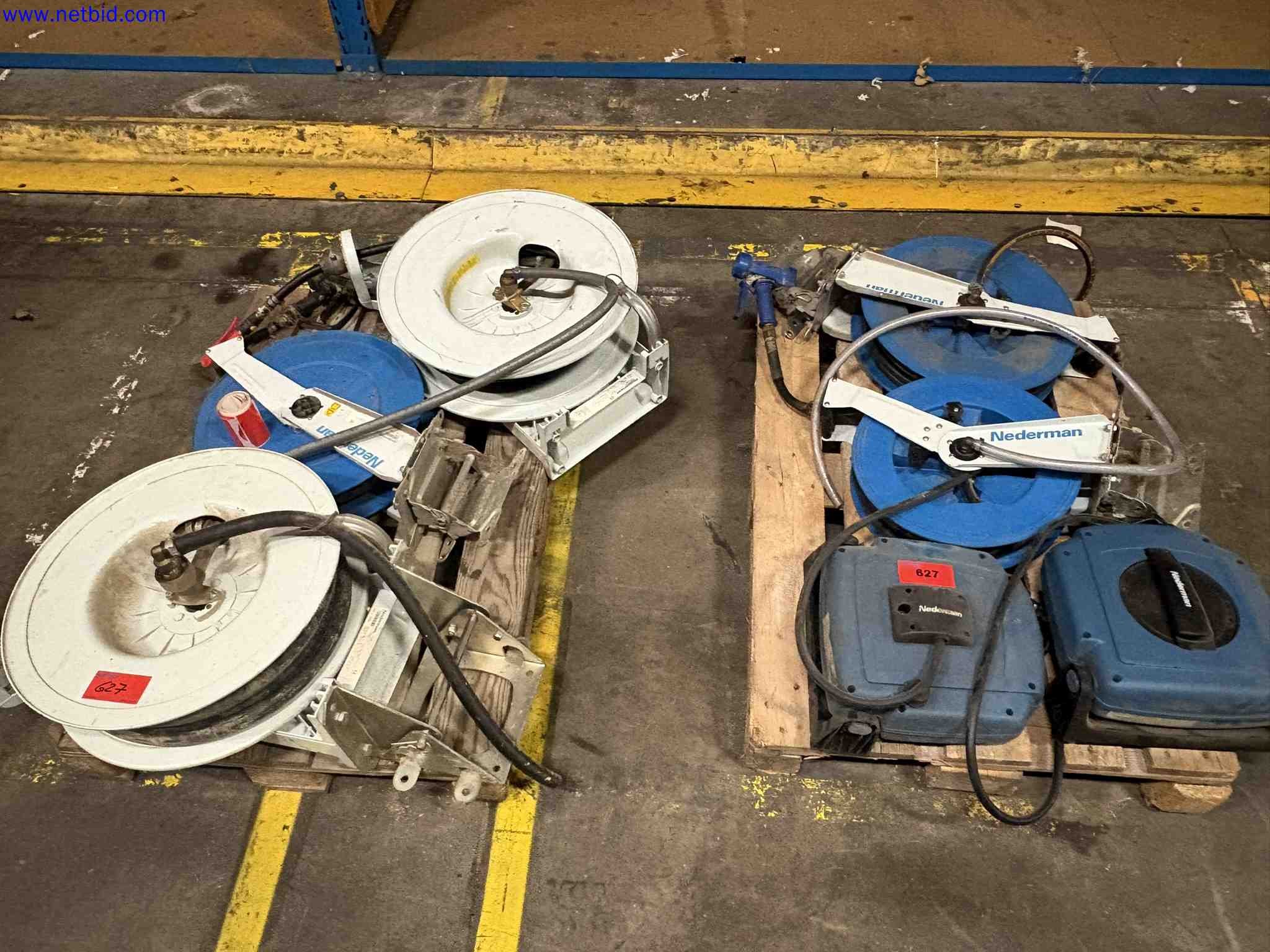 2 Spring-driven hose reels with dispensing gun NEDERMAN – foto 2 – kavel bij NetBid, Sint Baafs Vijve