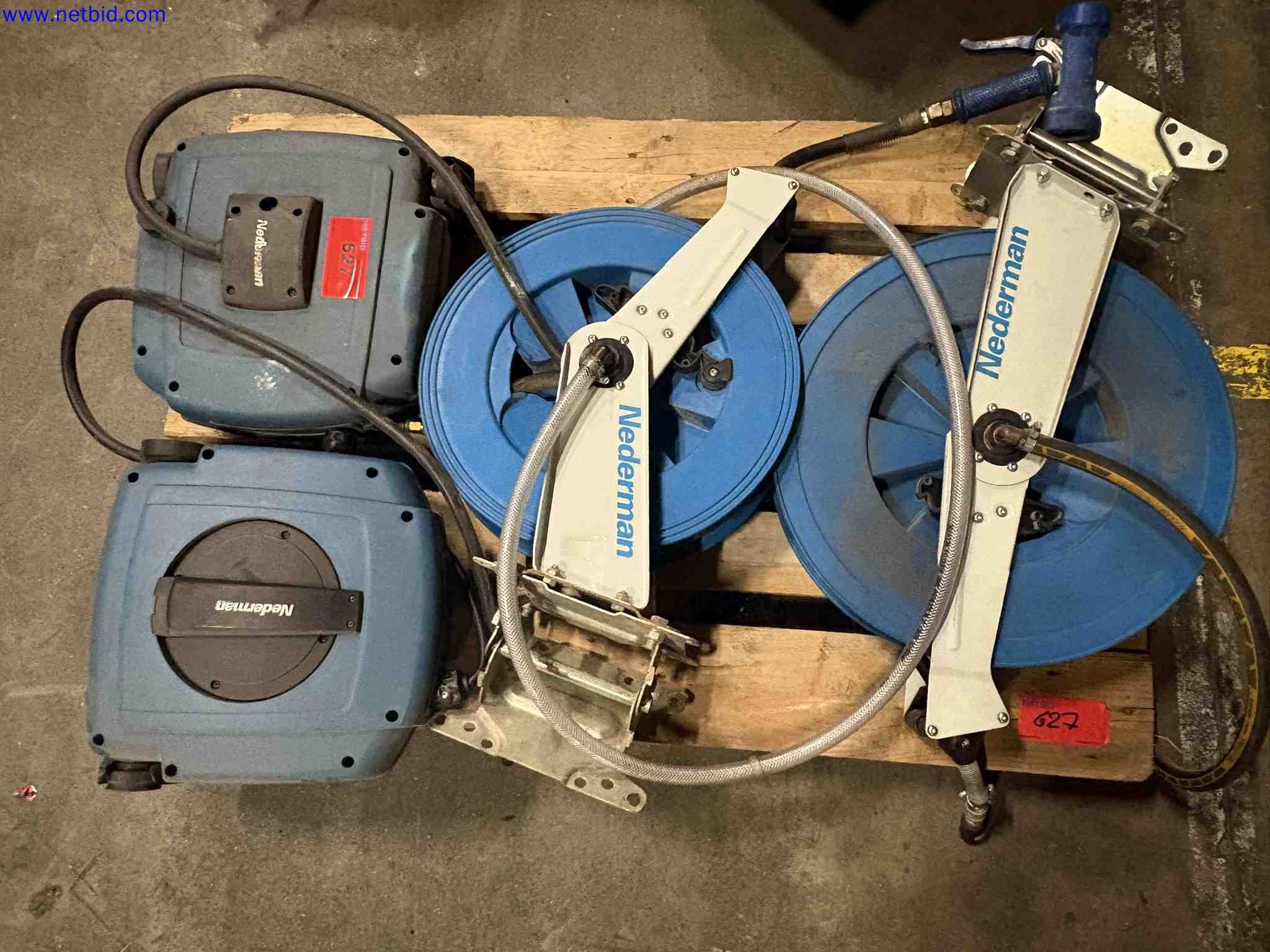 2 Spring-driven hose reels with dispensing gun NEDERMAN – foto 3 – kavel bij NetBid, Sint Baafs Vijve
