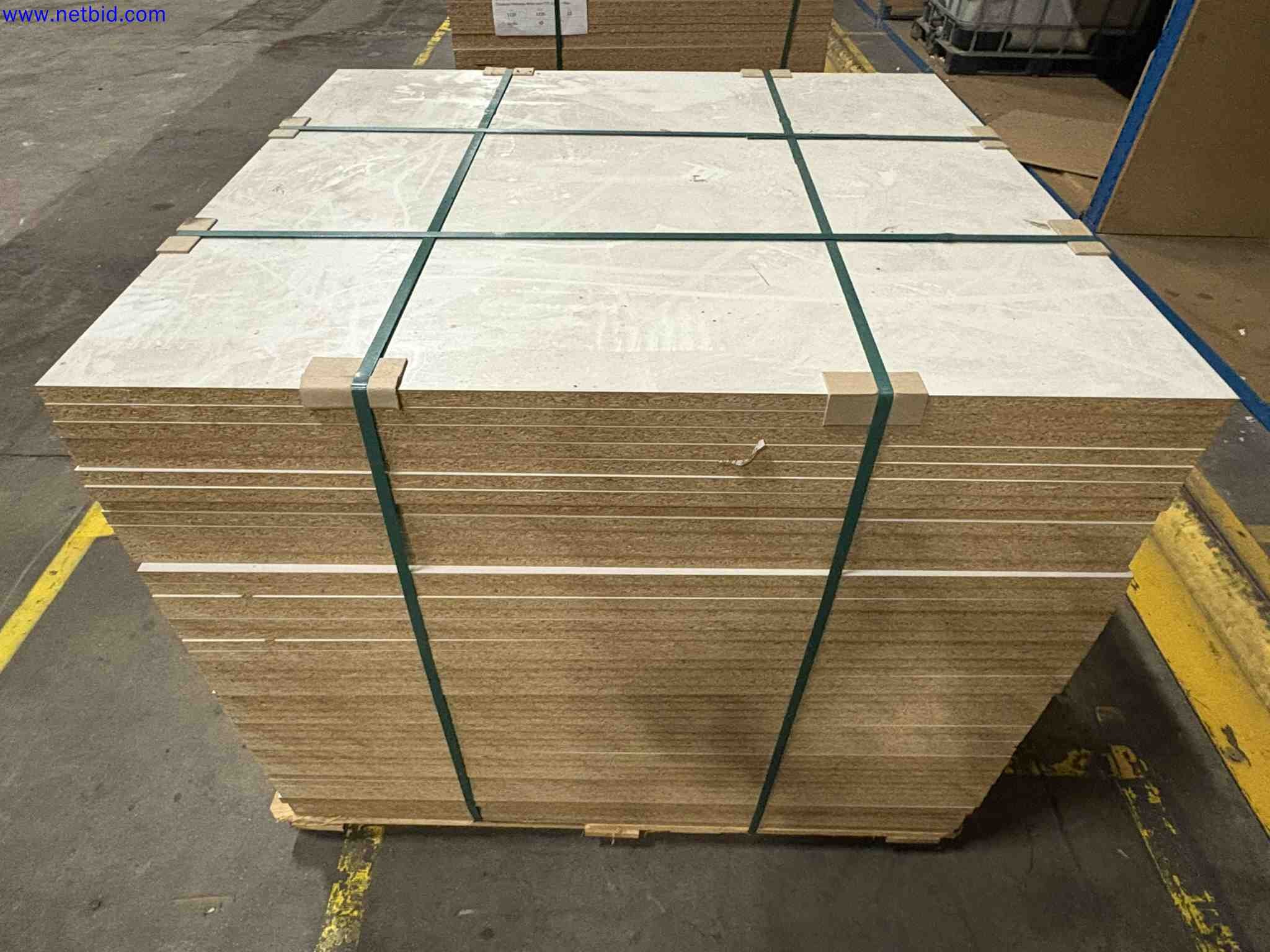 250 White melamine chipboard panels – foto 4 – kavel bij NetBid, Sint Baafs Vijve