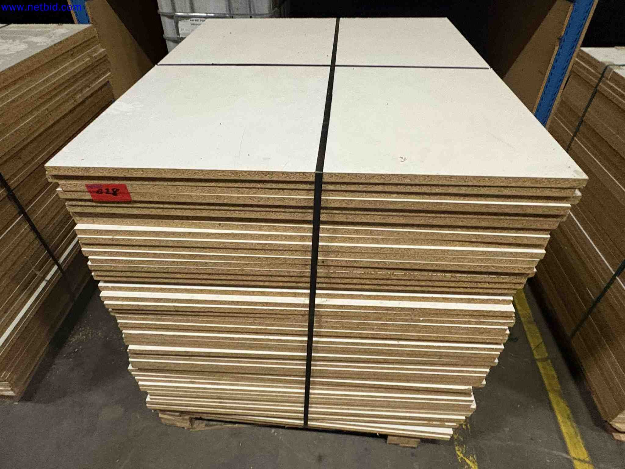 250 White melamine chipboard panels – foto 6 – kavel bij NetBid, Sint Baafs Vijve