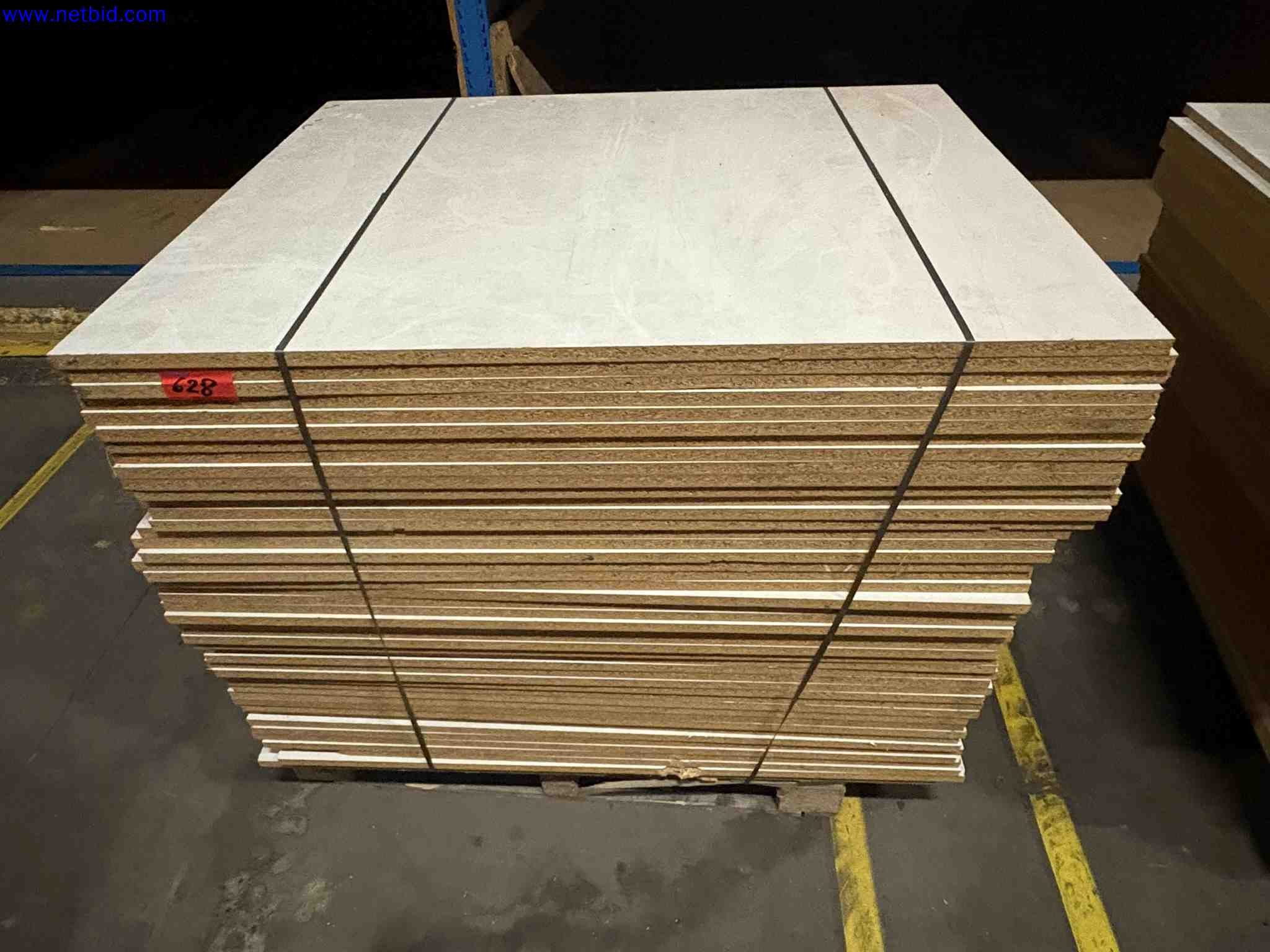 250 White melamine chipboard panels – foto 9 – kavel bij NetBid, Sint Baafs Vijve