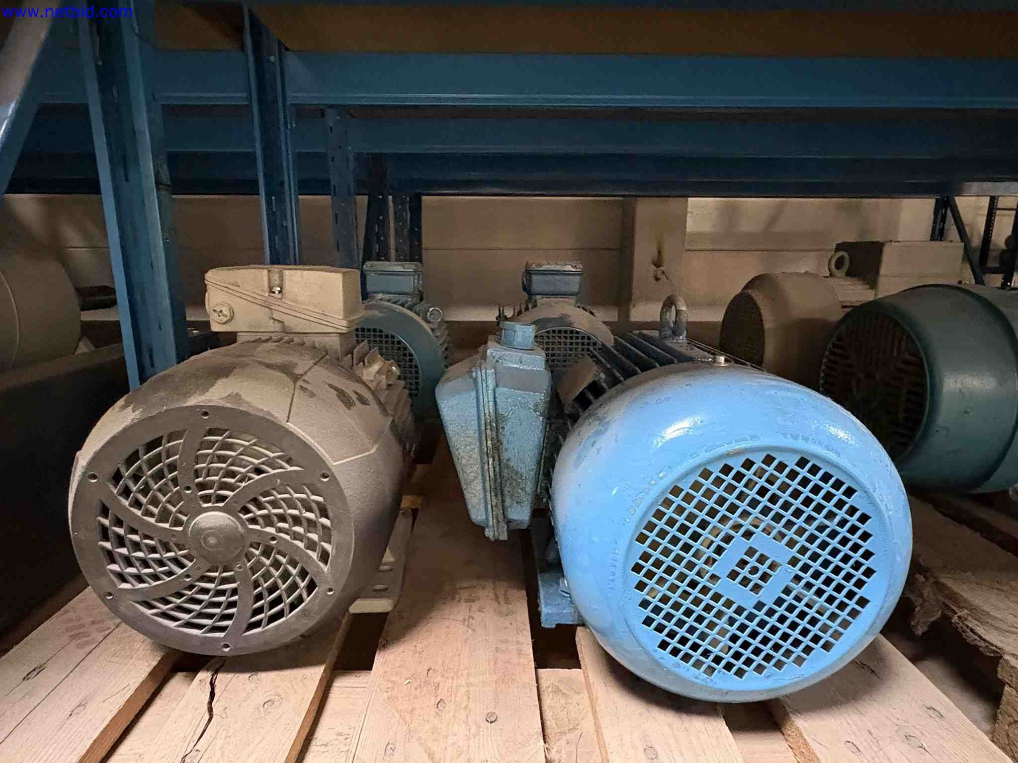 1 Set Assorted Electric Motors, Blowers and Industrial Spare Parts – foto 5 – kavel bij NetBid, Sint Baafs Vijve